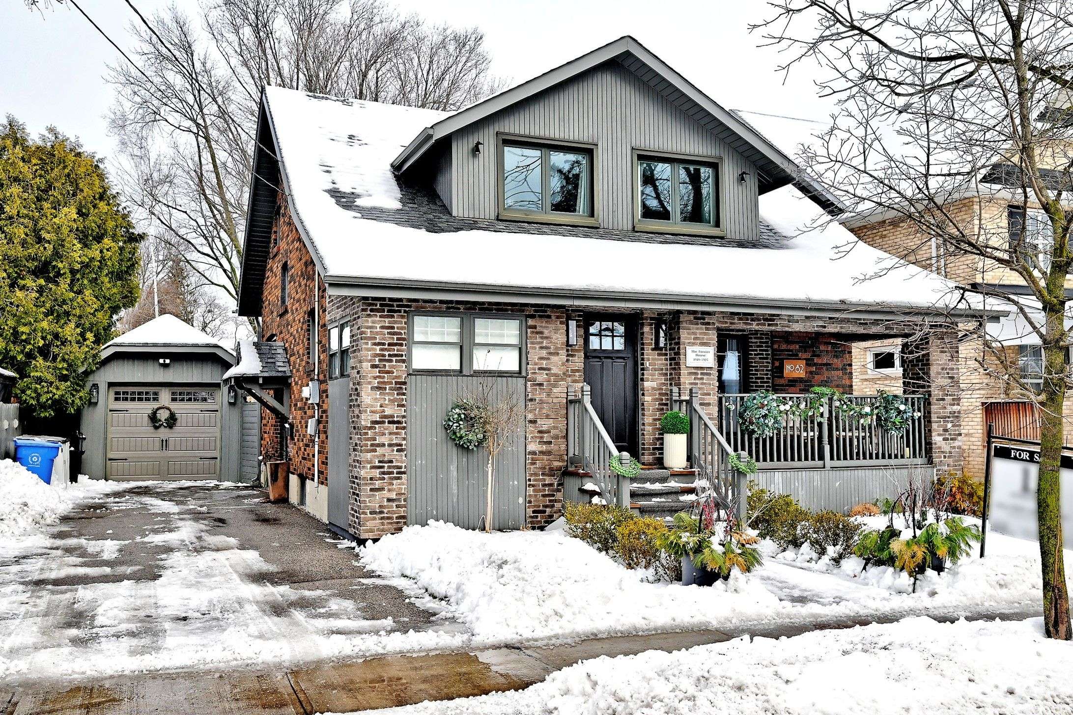 Aurora, ON L4G 1J8,82 Centre ST