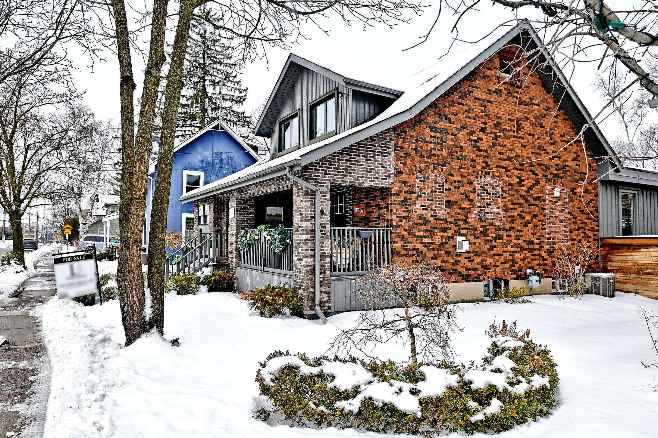 Aurora, ON L4G 1J8,82 Centre ST