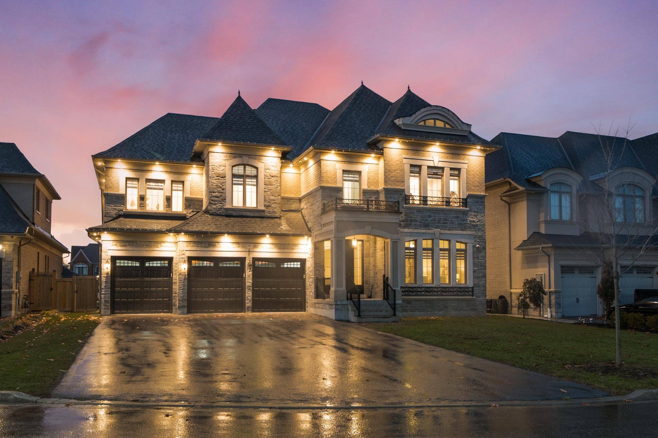 King, ON L7B 0M7,16 Raymond Love CT