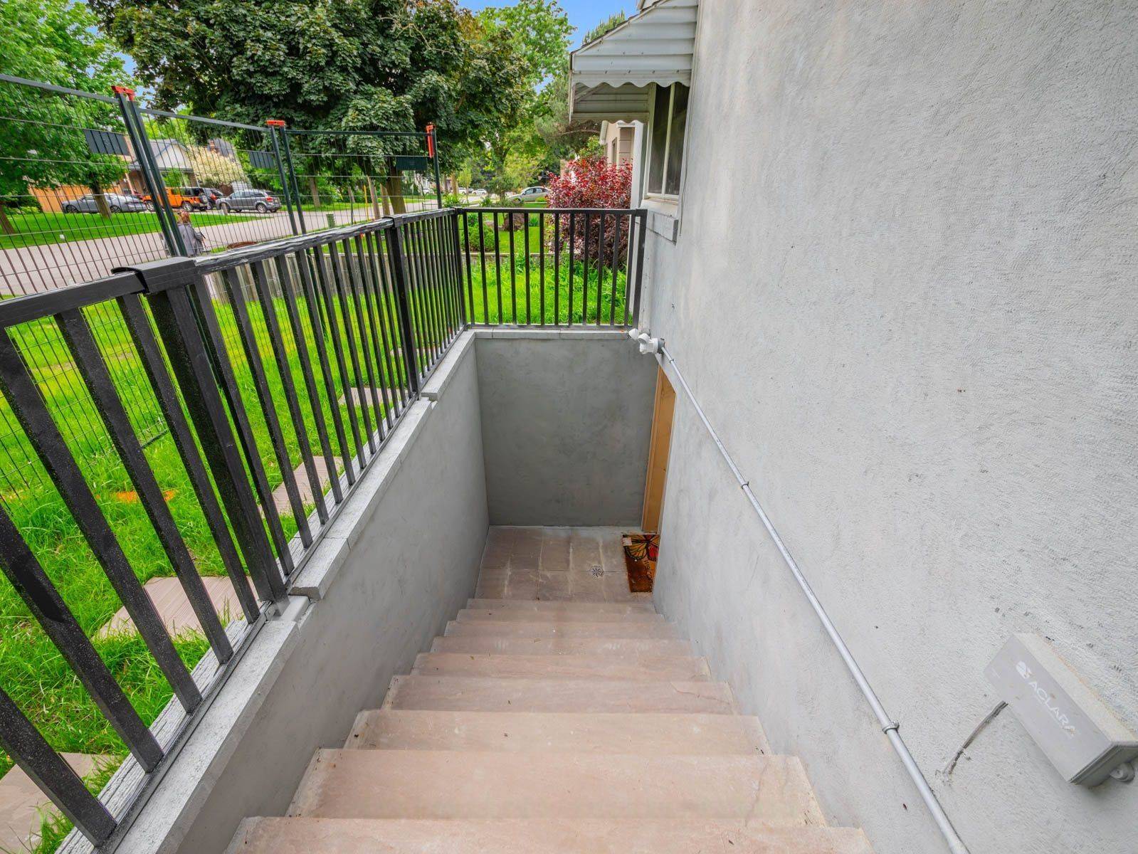 Toronto W10, ON M9V 2S6,12 Gibson AVE #4