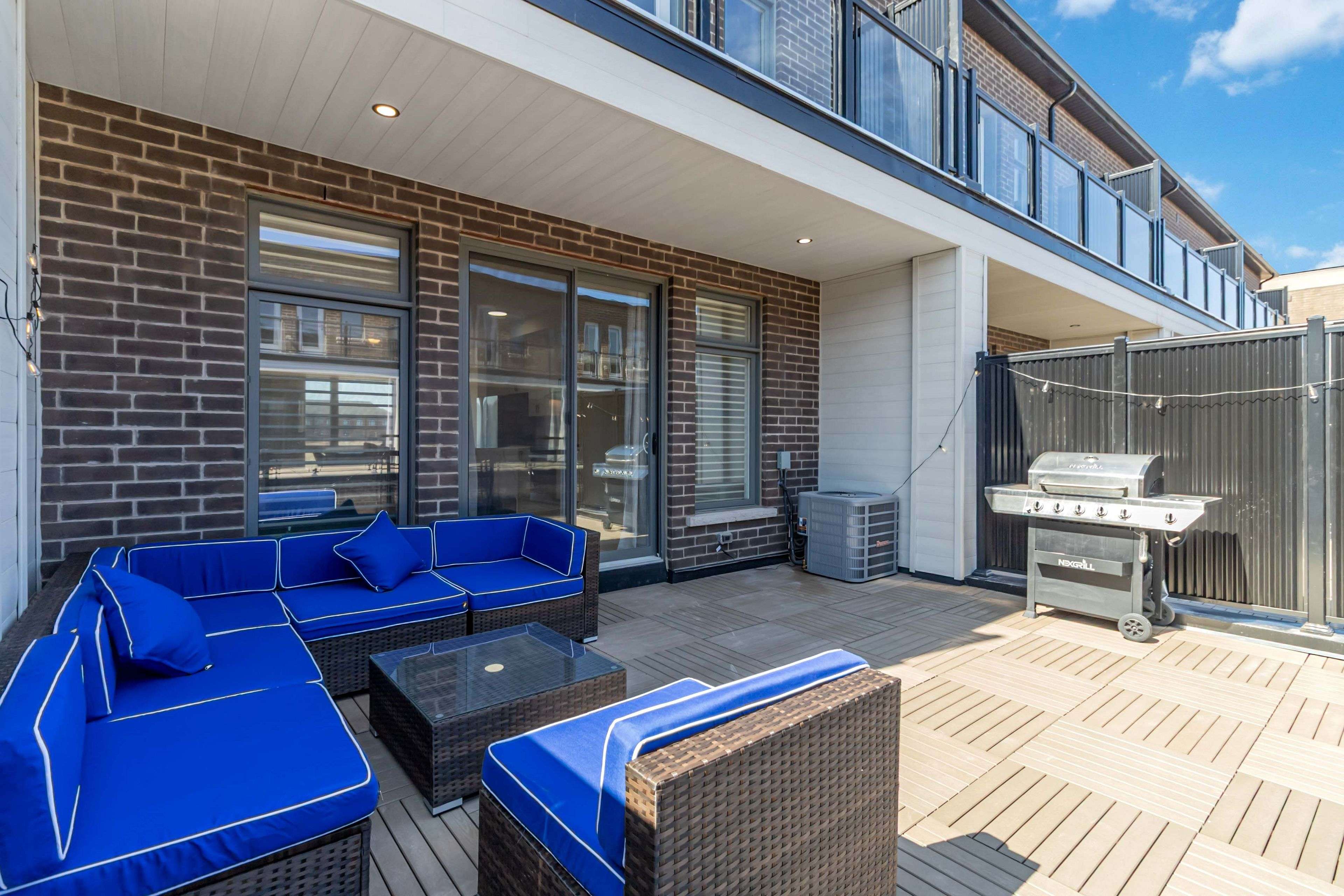 Oakville, ON L6H 7Z4,3051 Meadowridge DR