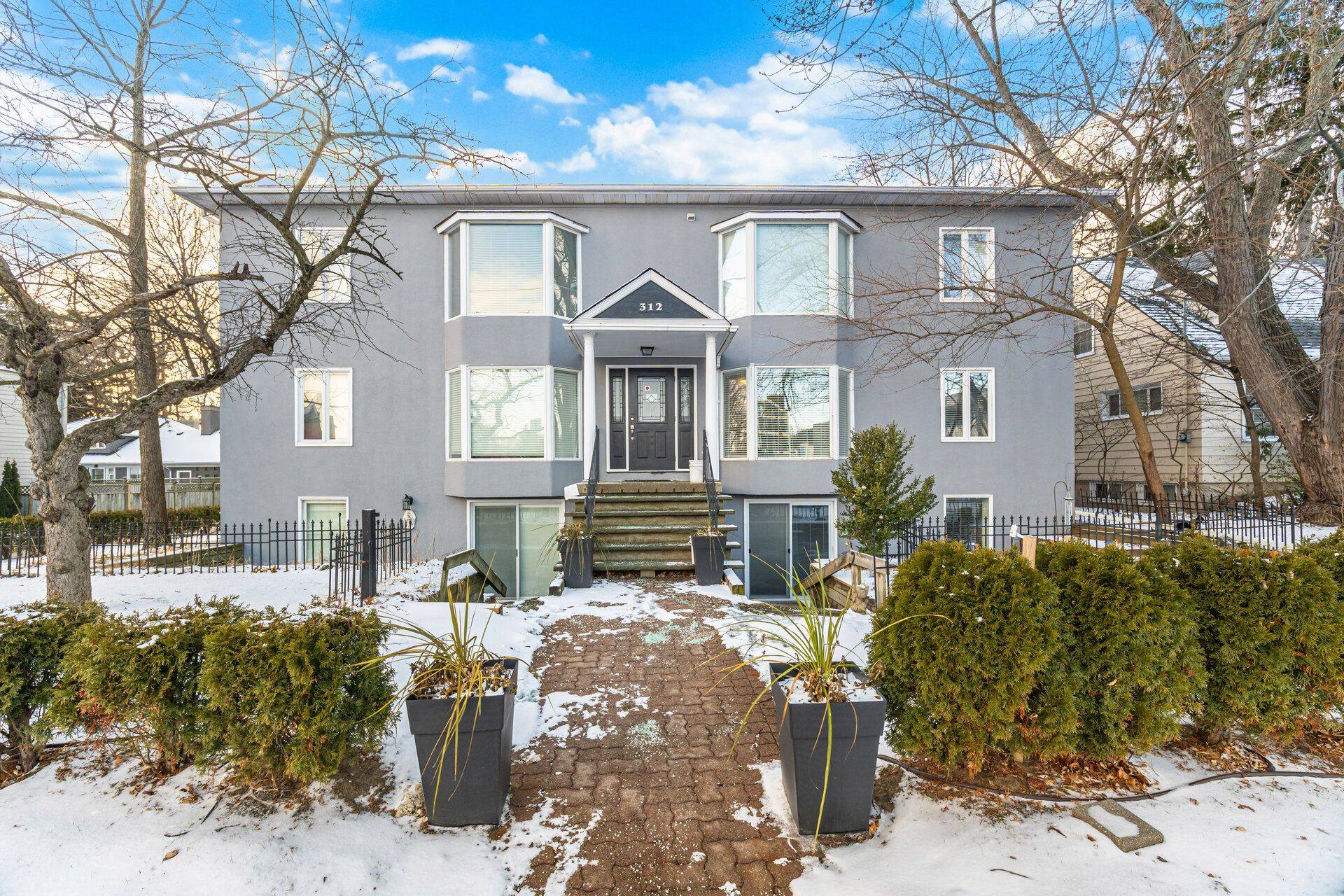 Oakville, ON L6J 3L8,312 Reynolds ST #3