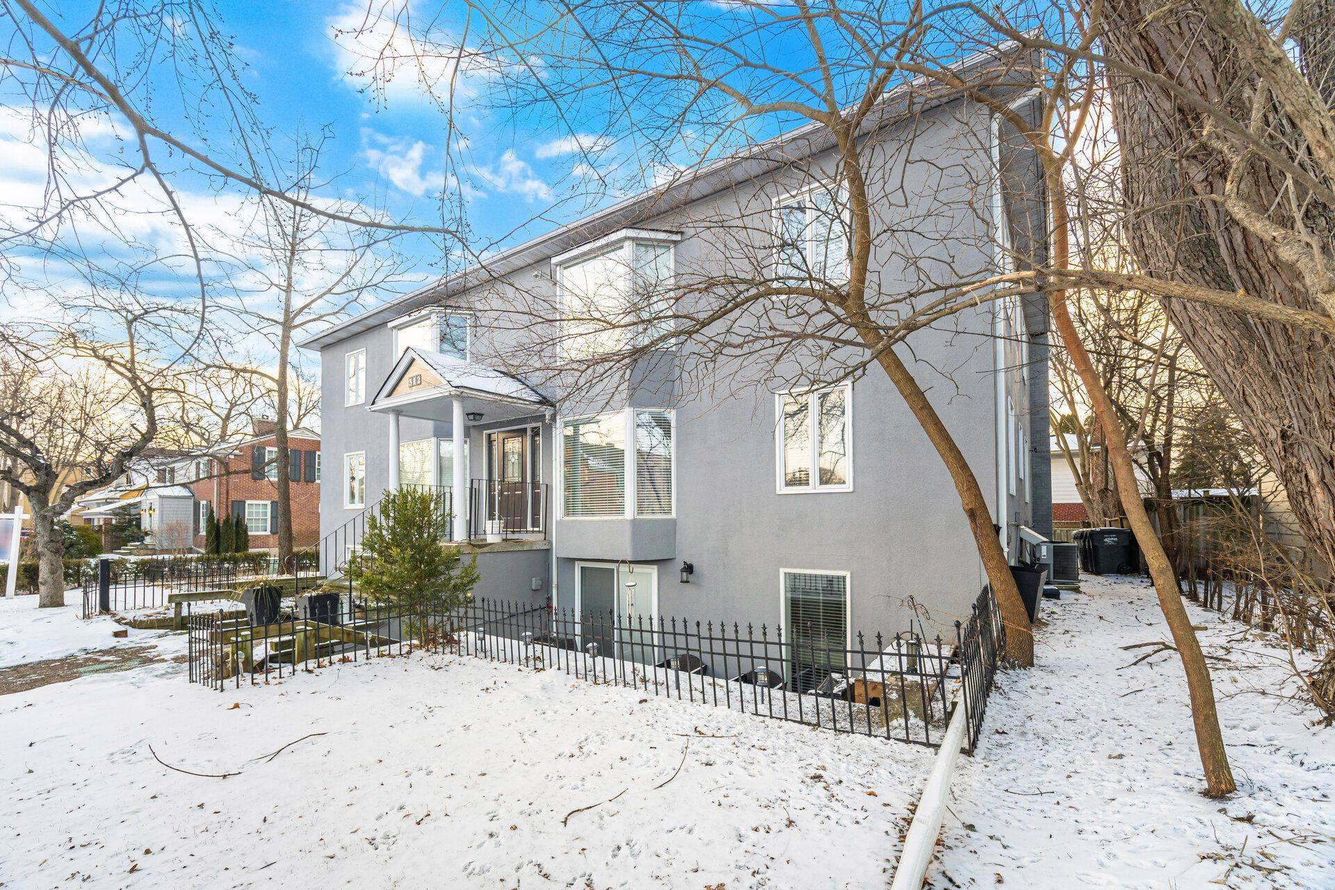 Oakville, ON L6J 3L8,312 Reynolds ST #3