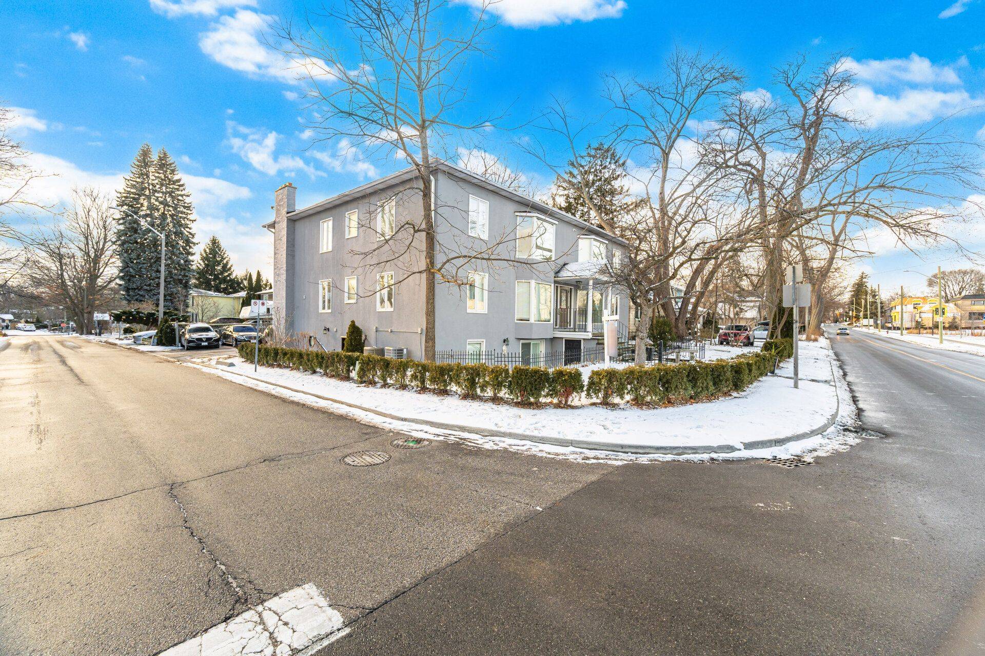 Oakville, ON L6J 3L8,312 Reynolds ST #3