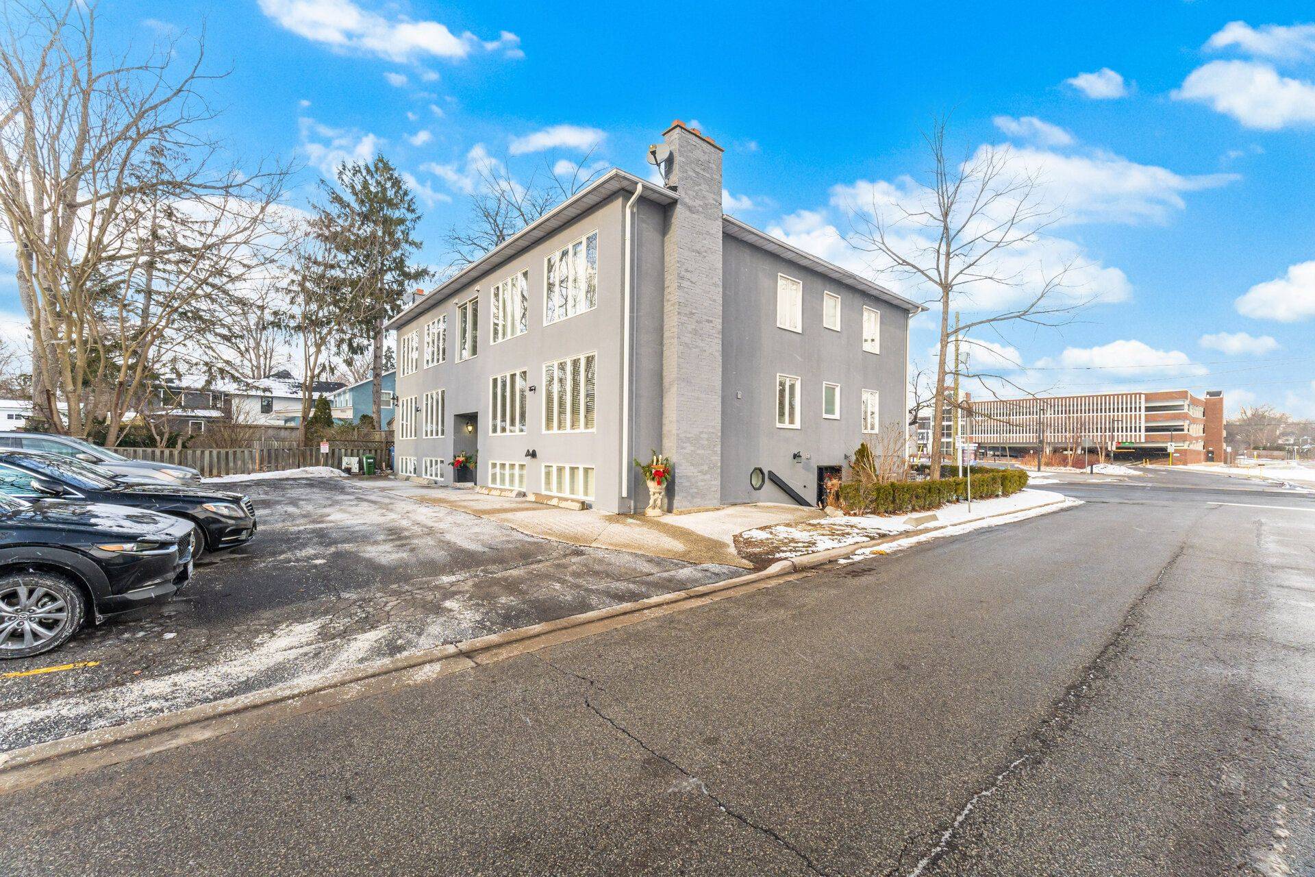 Oakville, ON L6J 3L8,312 Reynolds ST #3