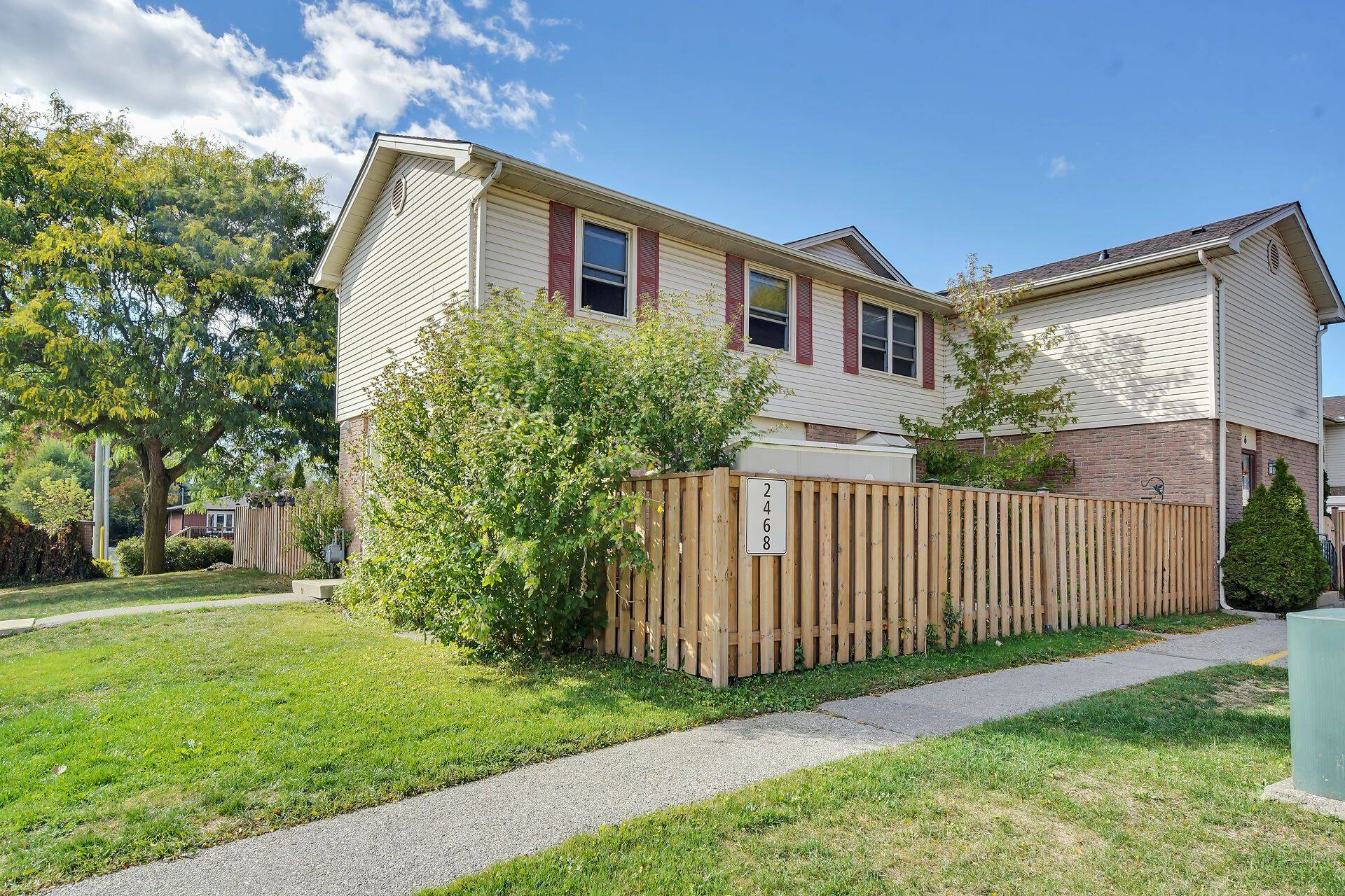 London East, ON N5W 5P5,230 Clarke RD #4