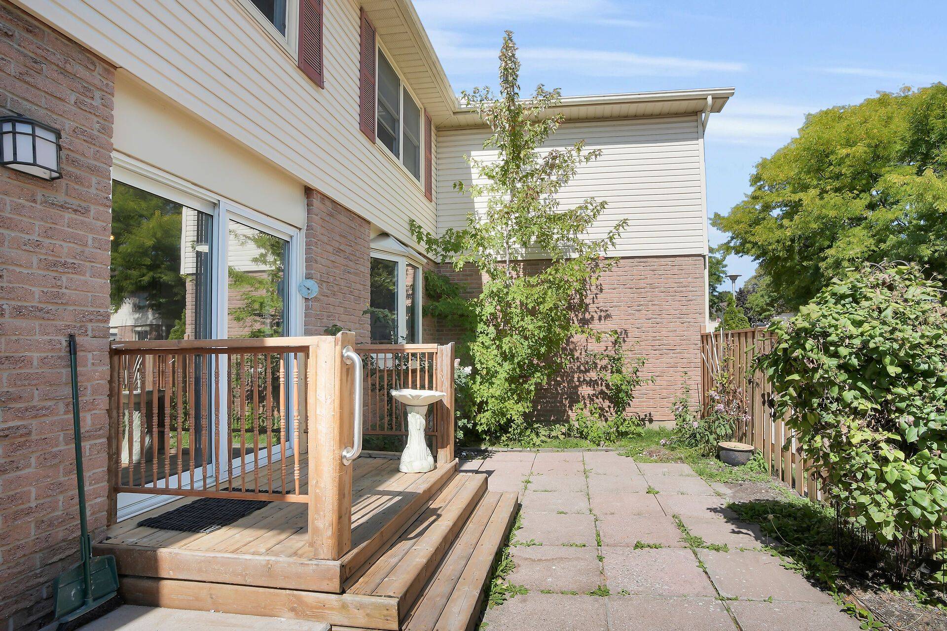 London East, ON N5W 5P5,230 Clarke RD #4