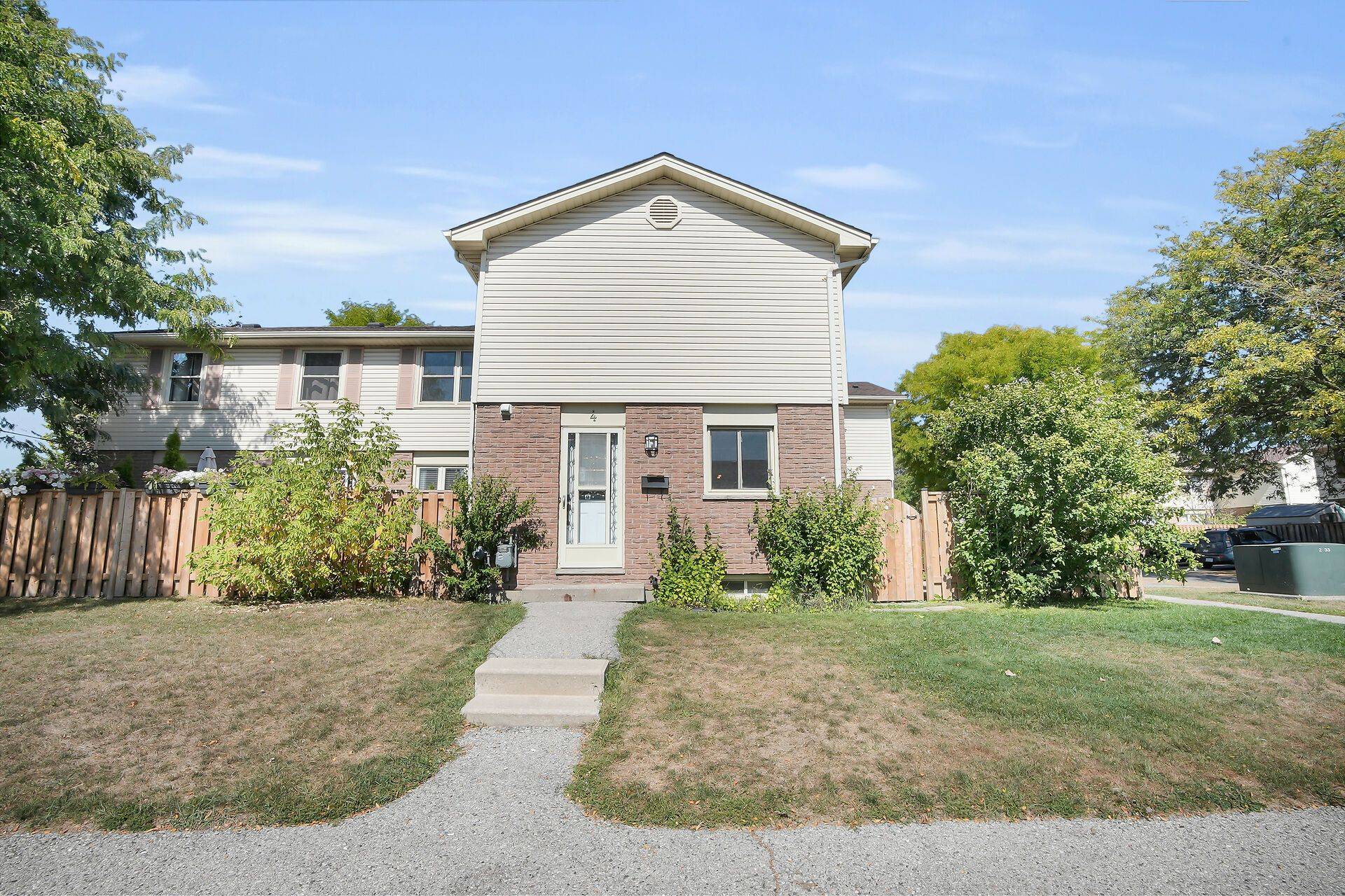 London East, ON N5W 5P5,230 Clarke RD #4