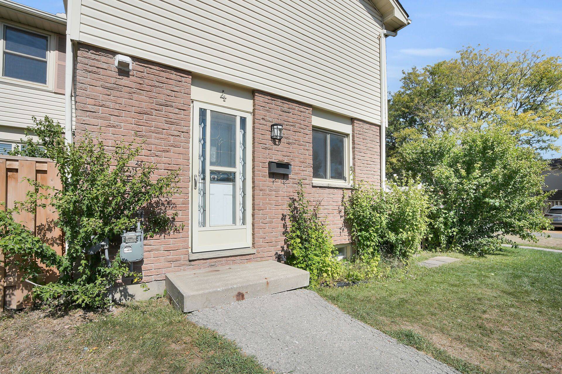 London East, ON N5W 5P5,230 Clarke RD #4