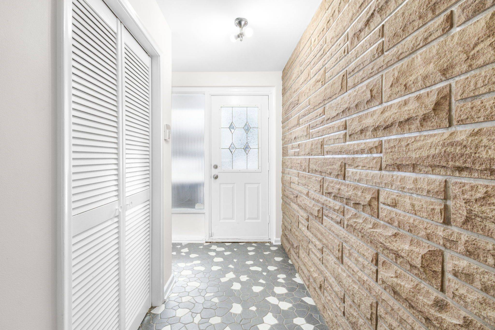 Parkway Park - Queensway Terrace S And Area, ON K2C 1L5,2358 Malone CRES