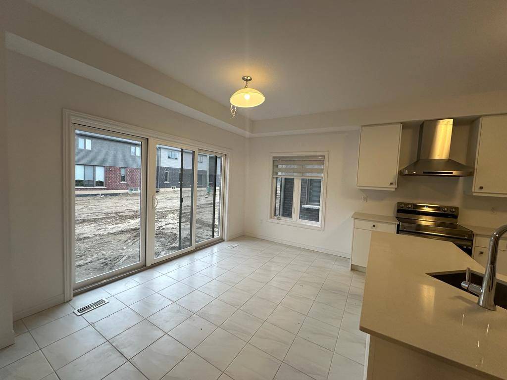 Brantford, ON N3T 0X1,236 Longboat RUN W