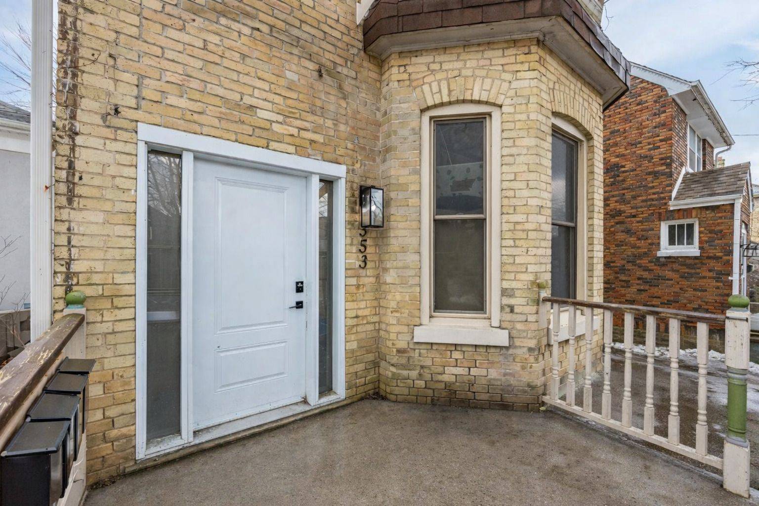 London East, ON N6B 2E3,353 Central AVE #2