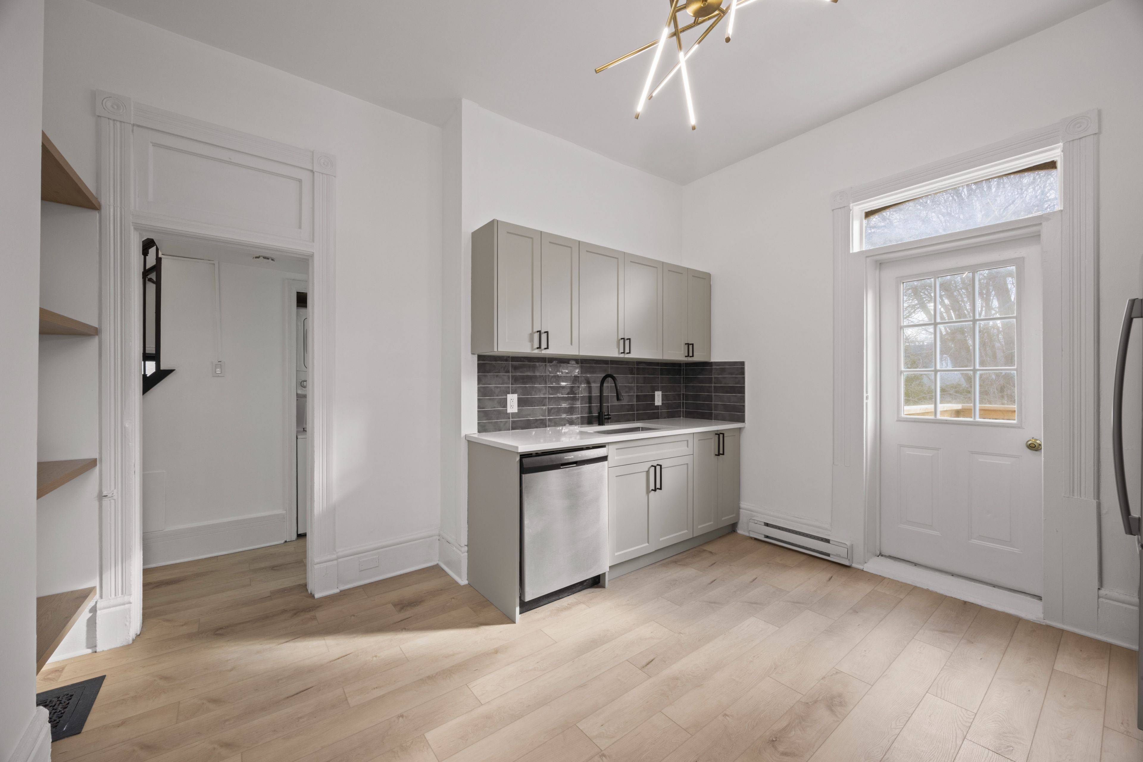 London East, ON N6B 2E3,353 Central AVE #2