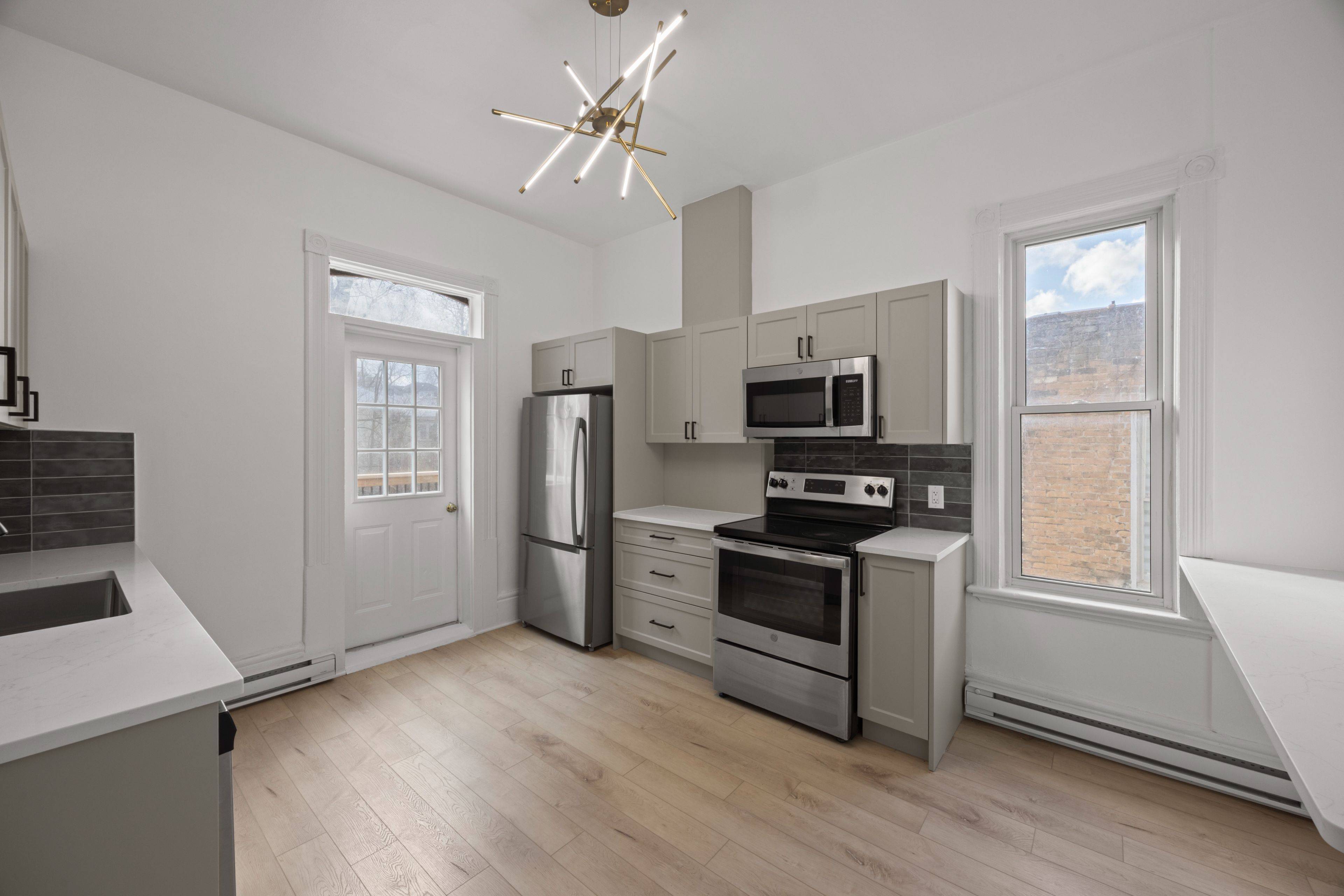 London East, ON N6B 2E3,353 Central AVE #2