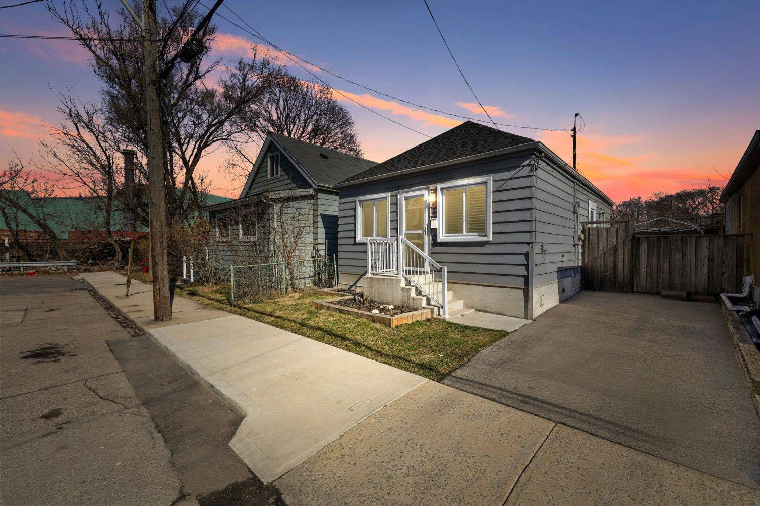 Hamilton, ON L8H 5C3,410 Cope ST