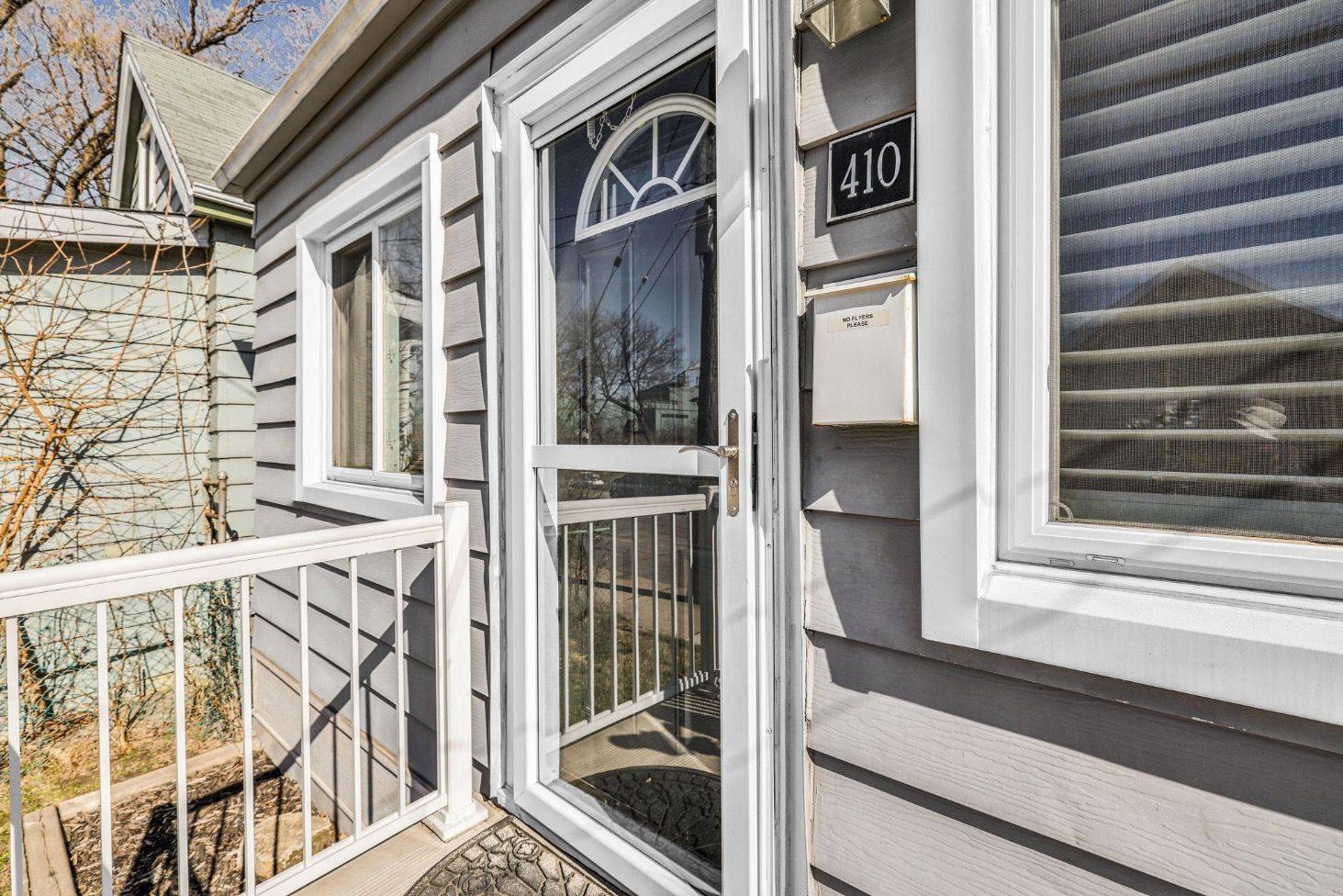 Hamilton, ON L8H 5C3,410 Cope ST