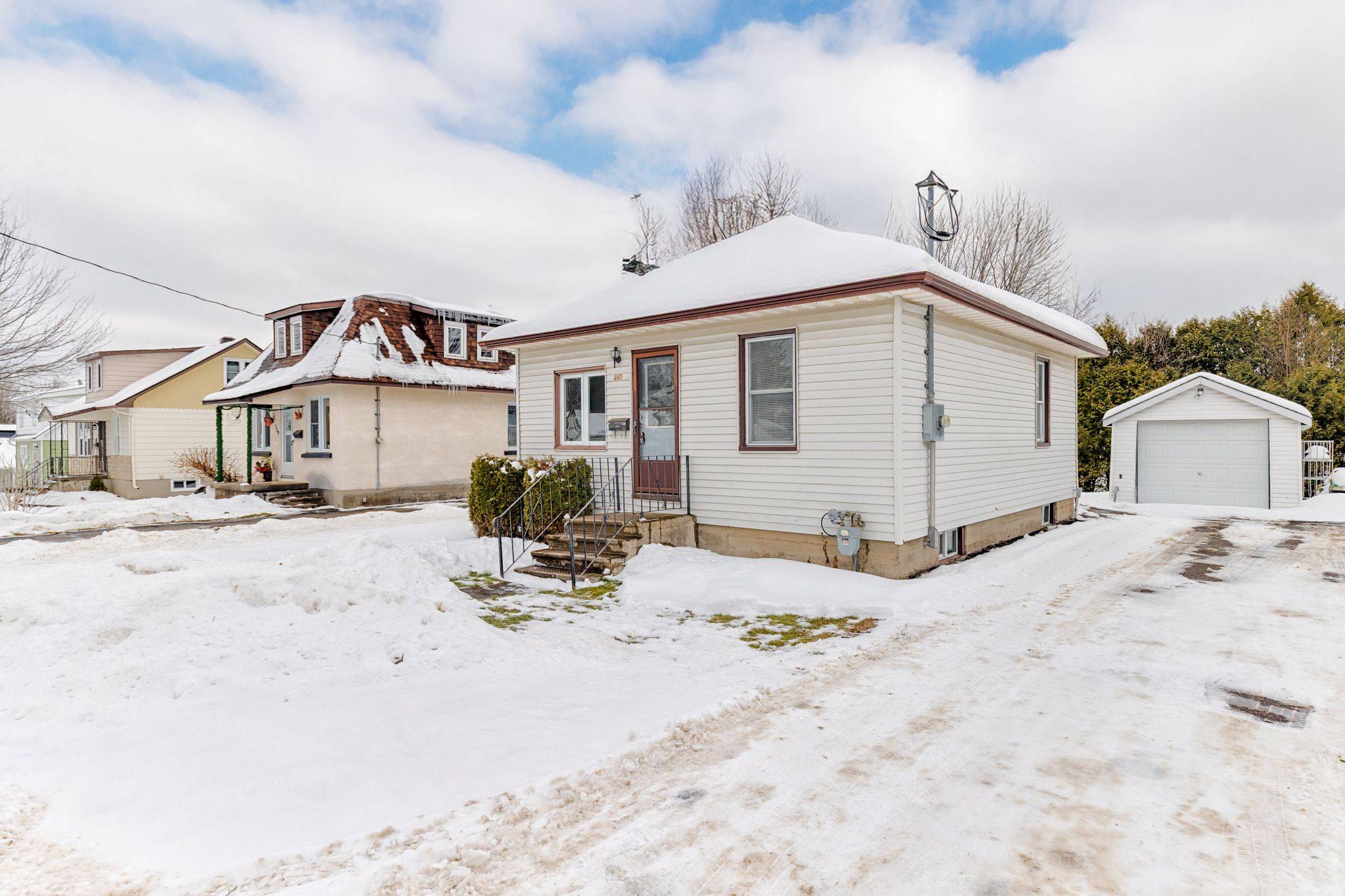 Renfrew, ON K7V 3L6,347 Joffre AVE