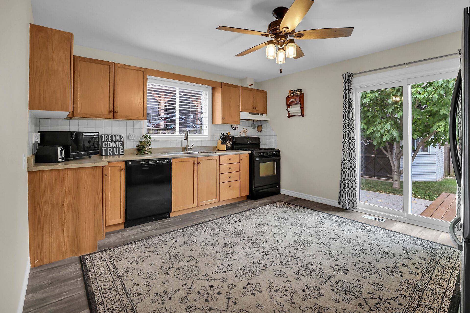 Lincoln, ON L0R 1B5,4423 Dennis AVE