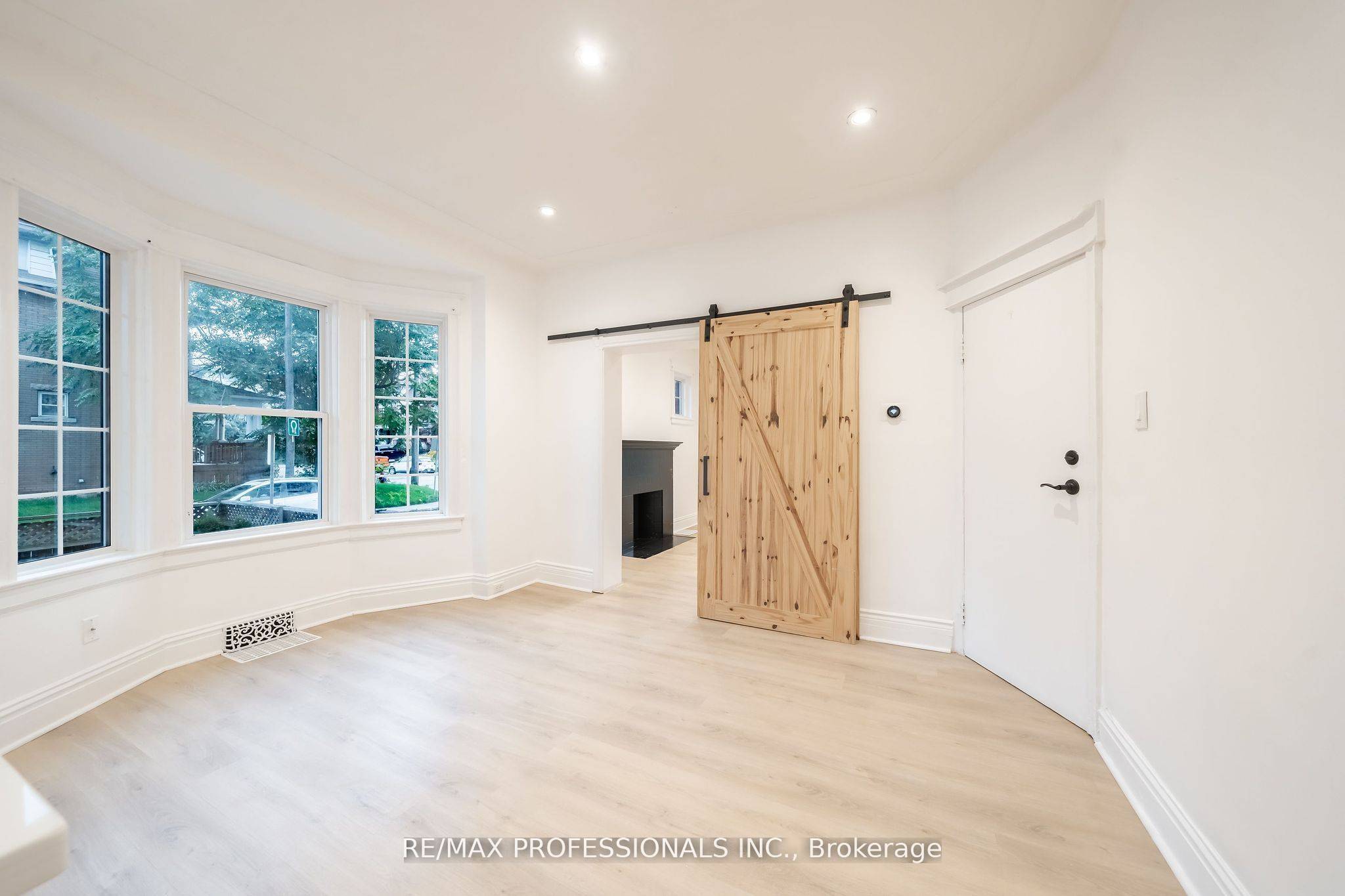 Hamilton, ON L8M 3B4,129 Balsam AVE S