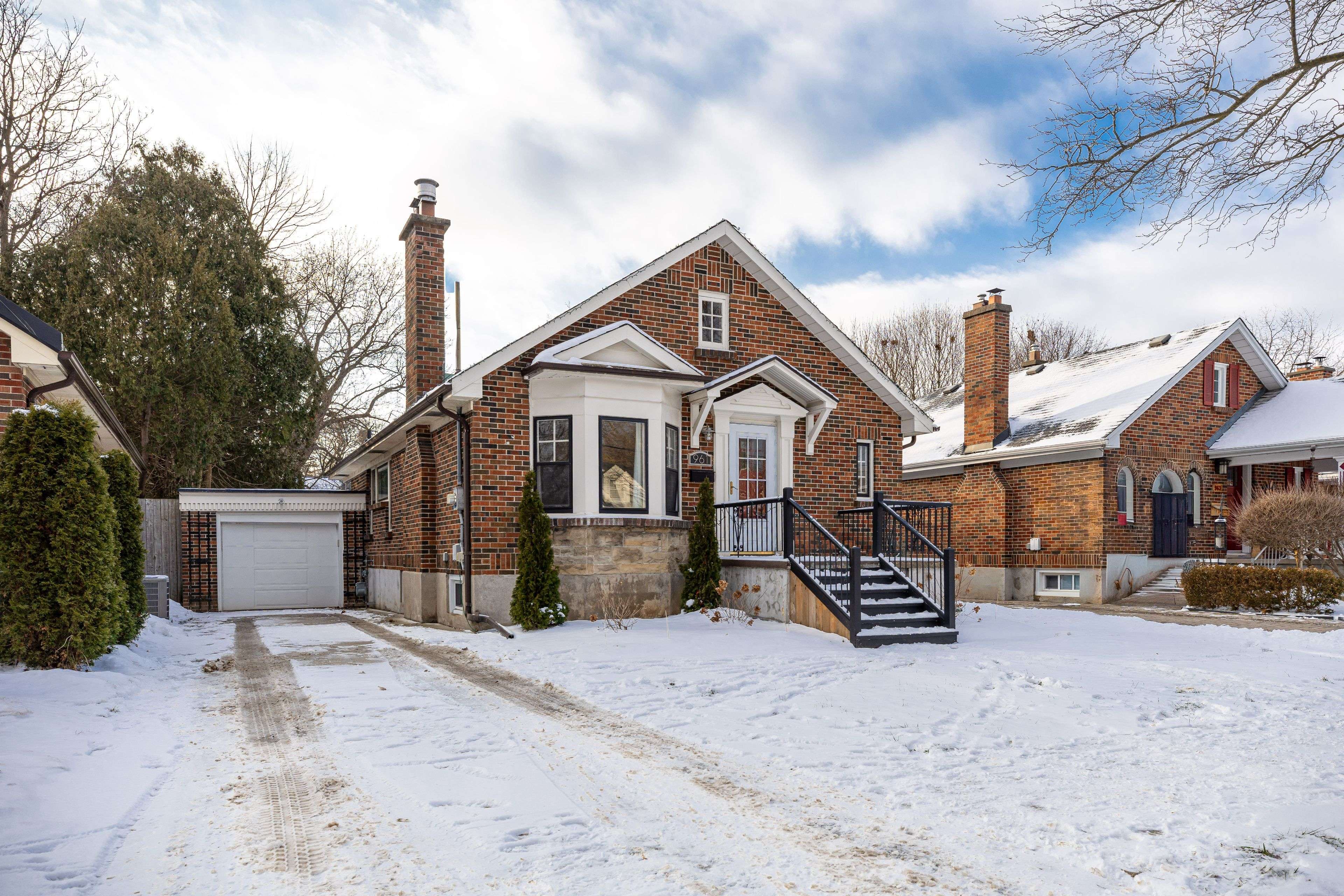 London East, ON N5Y 2T8,961 Harrison AVE