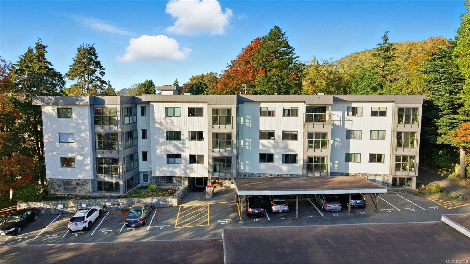 Saanich, BC V8P 1A9,1875 Lansdowne Rd #103