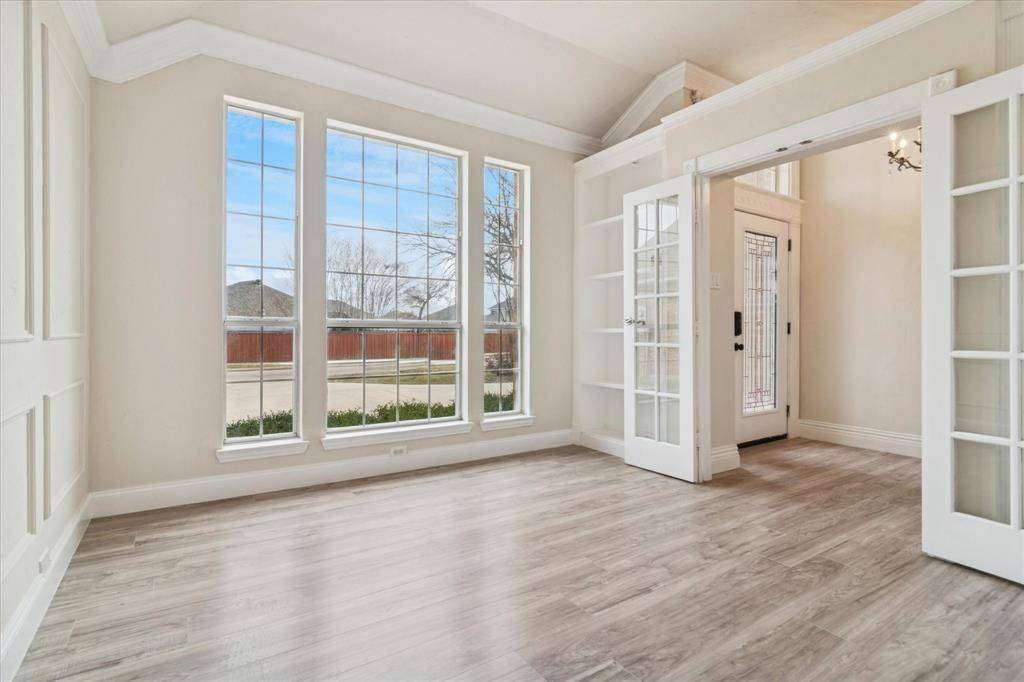 Irving, TX 75063,9333 Vista Circle