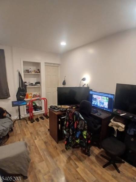 Newark City, NJ 07107,454 N 11Th St