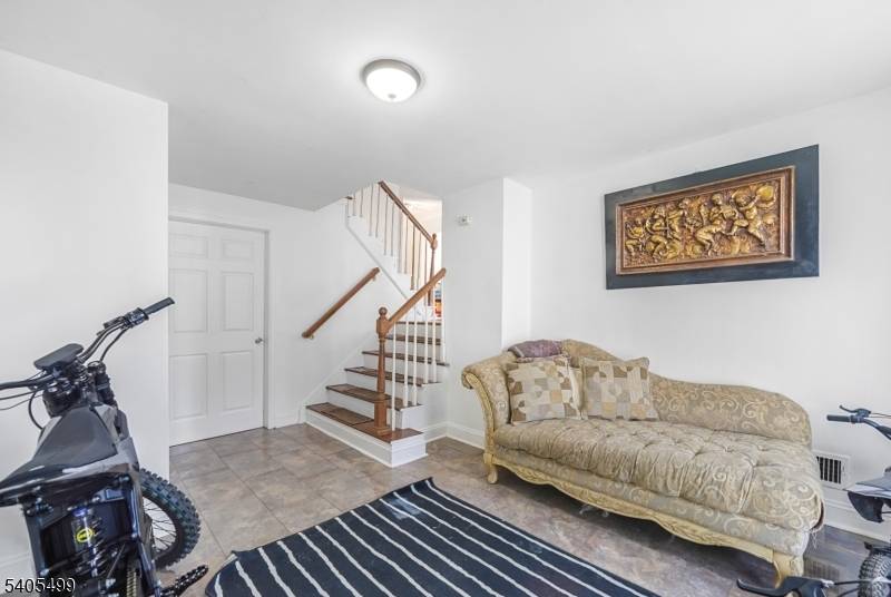 Emerson Boro, NJ 07630,19 Vivian Ave