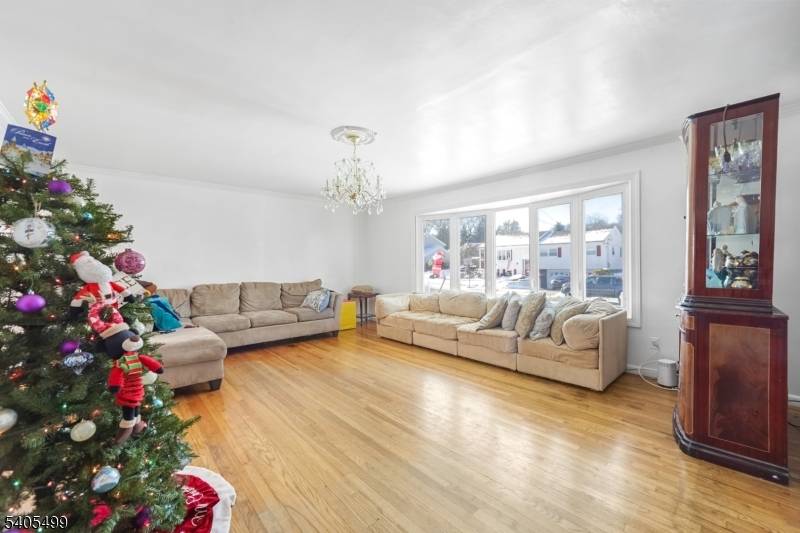 Emerson Boro, NJ 07630,19 Vivian Ave