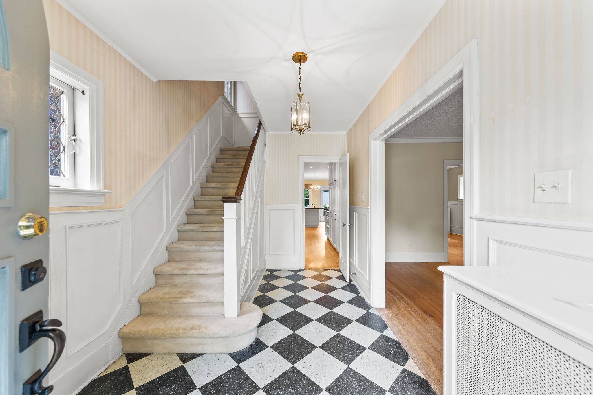 Toronto C03, ON M5P 1W8,37 Elderwood DR