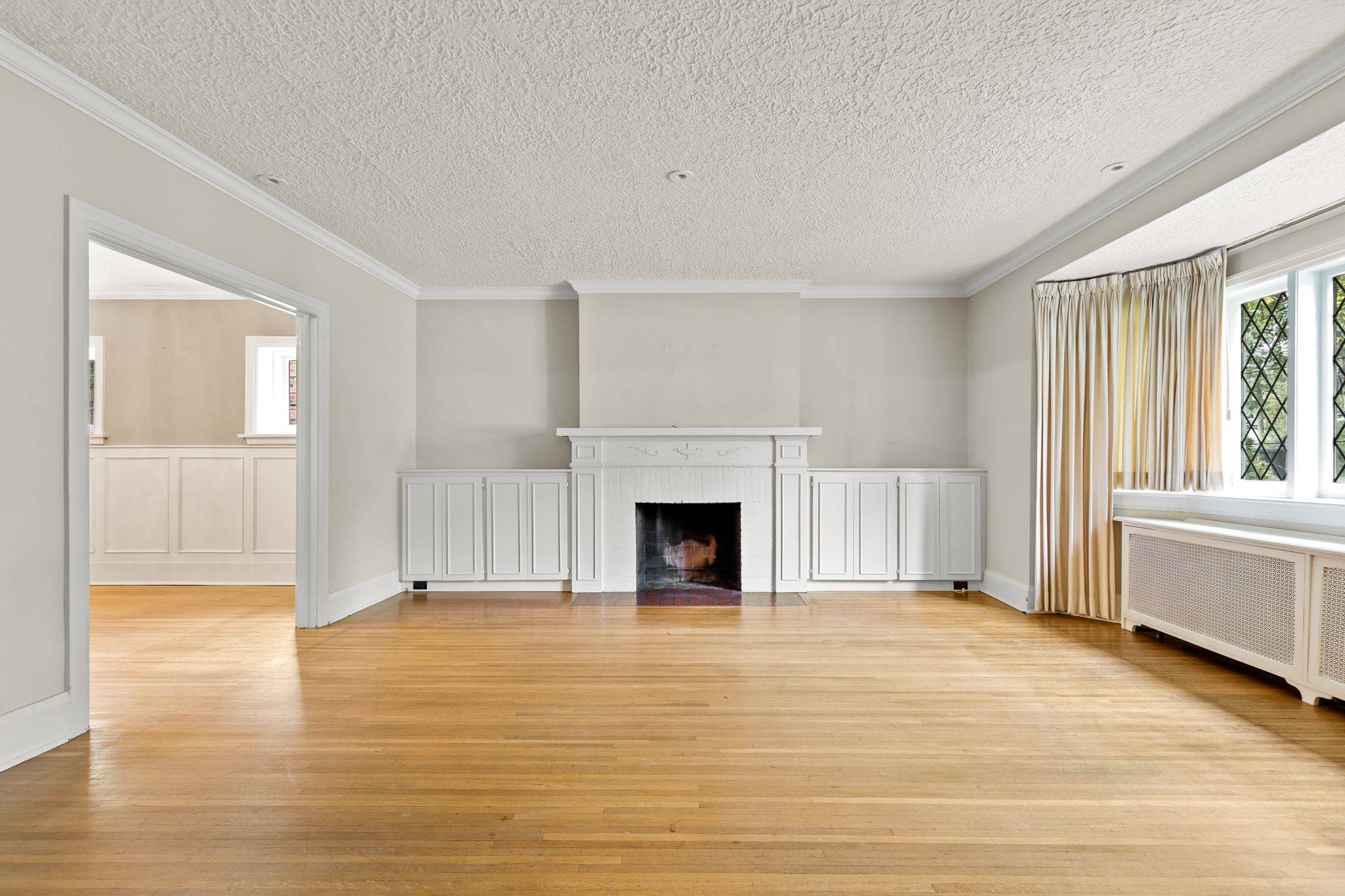 Toronto C03, ON M5P 1W8,37 Elderwood DR