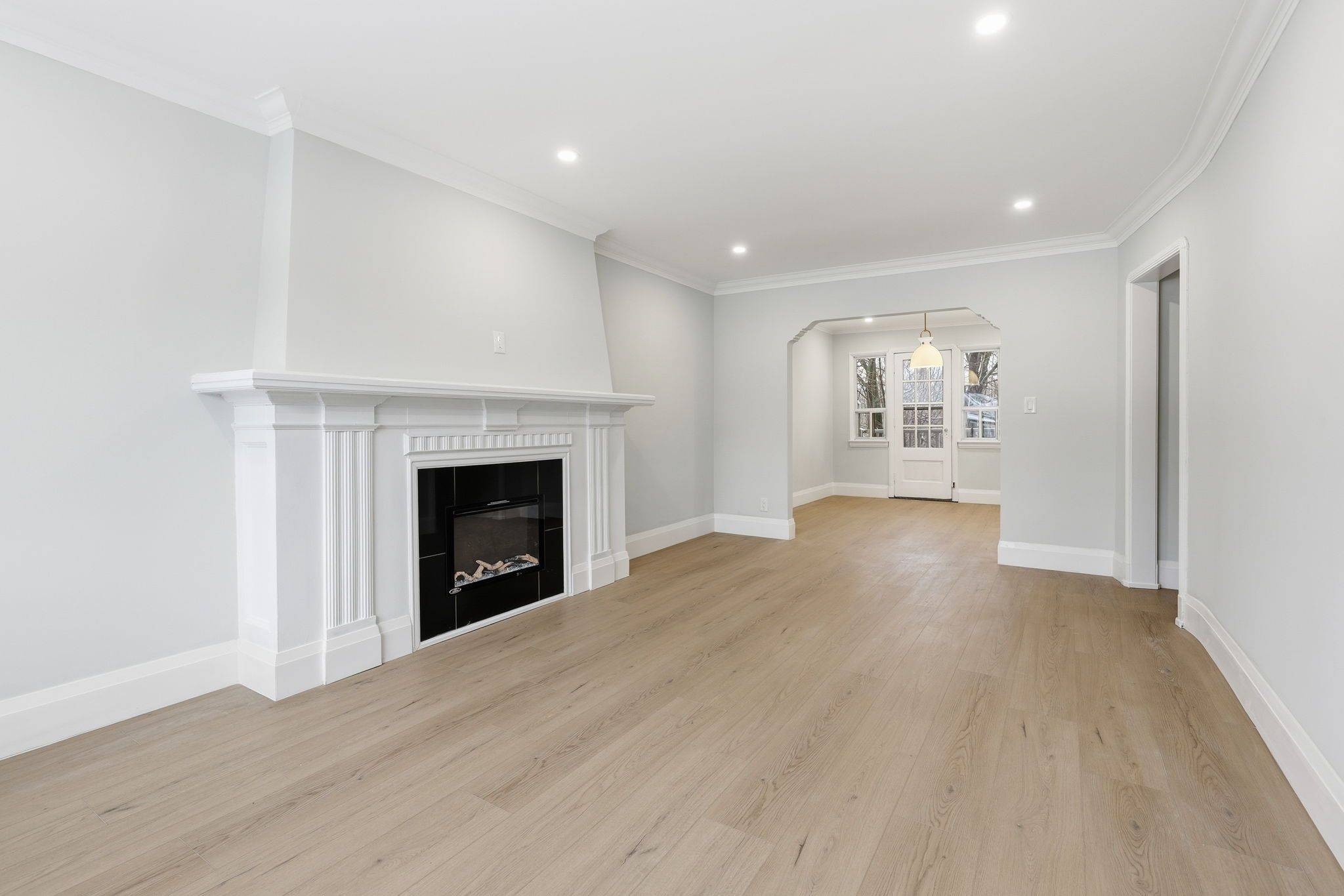 Toronto C04, ON M4R 1S8,117 Cheritan AVE #2