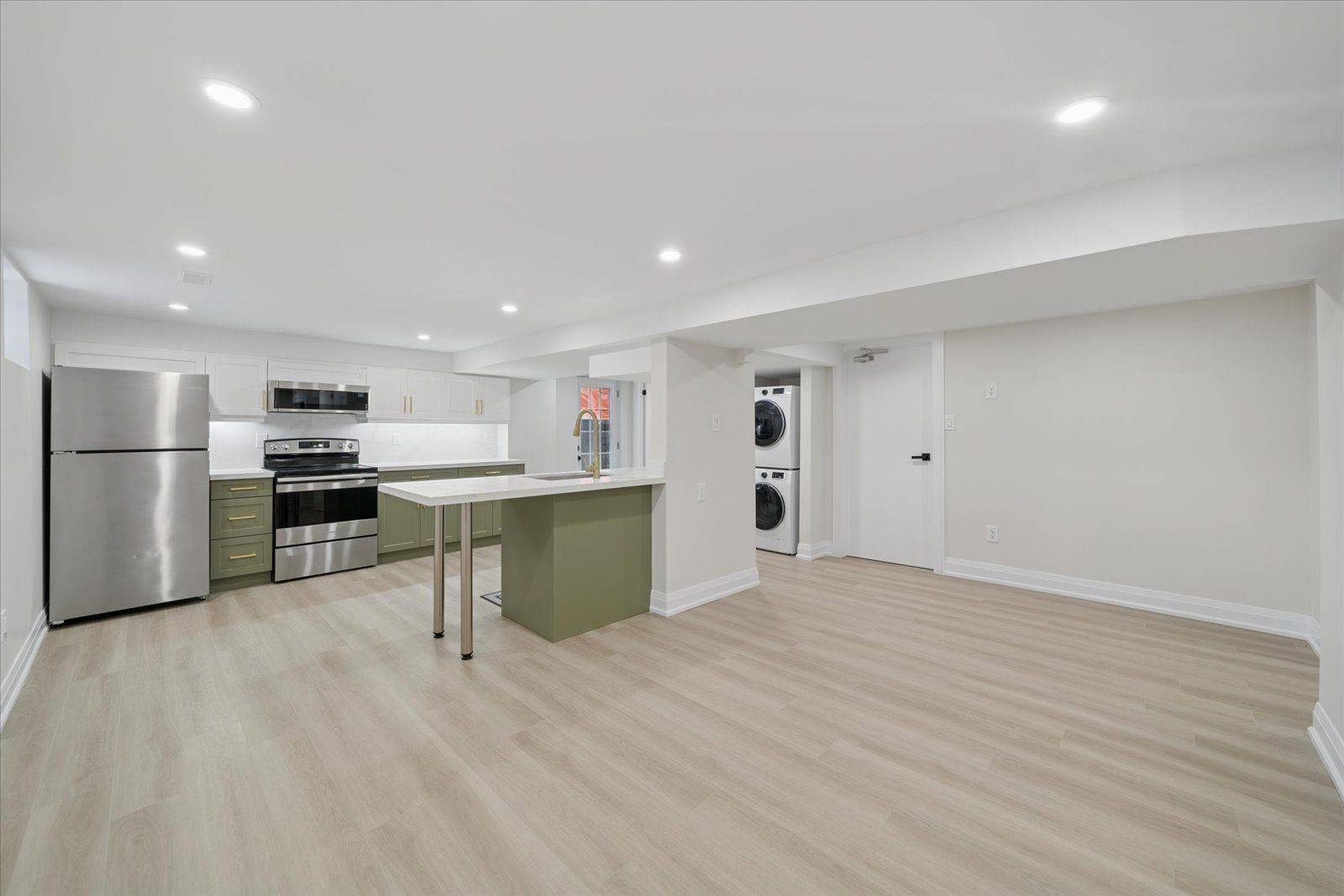 Whitby, ON L1N 8N8,19 Limestone CRES