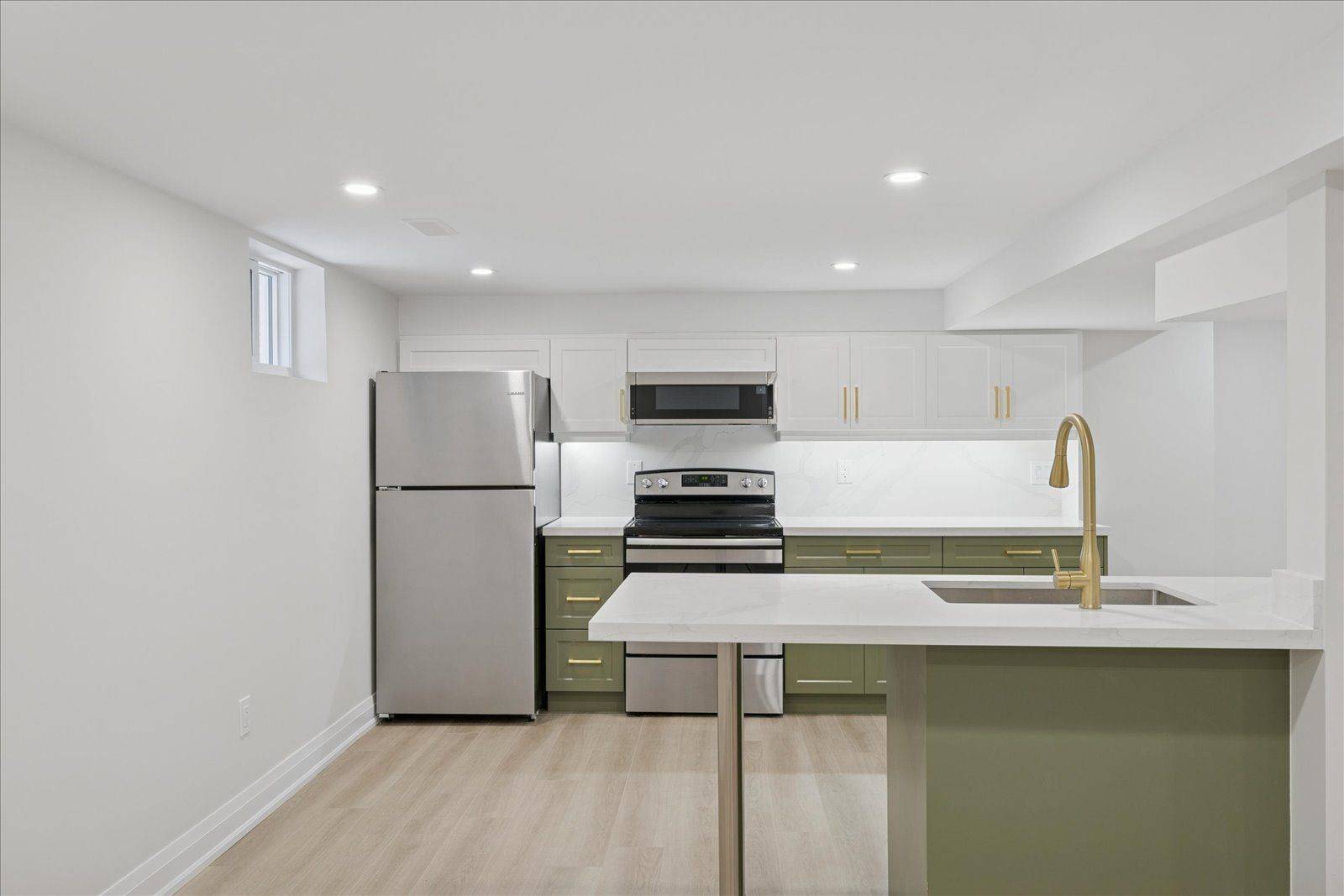 Whitby, ON L1N 8N8,19 Limestone CRES