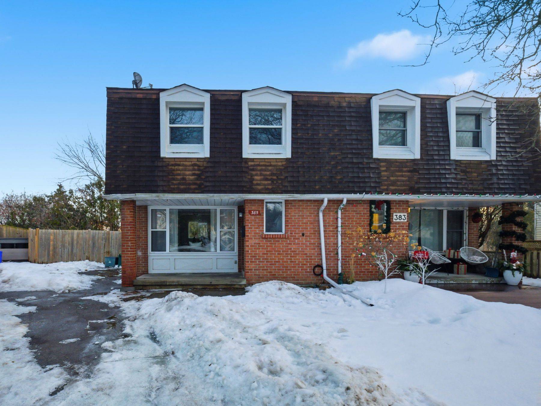 Oshawa, ON L1K 1H9,385 Daytona CT