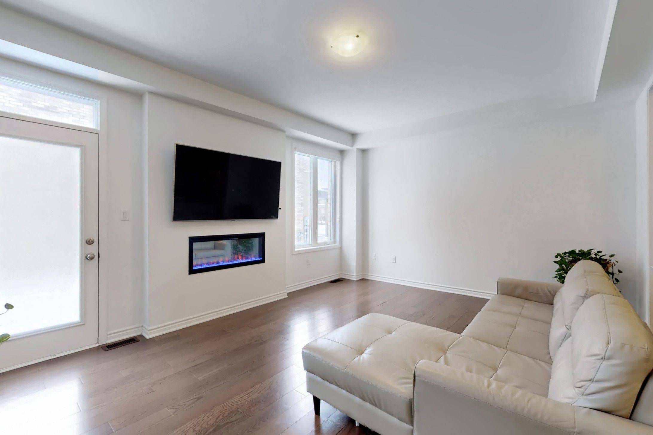 Pickering, ON L1Z 0N9,1570 Scarlett TRL