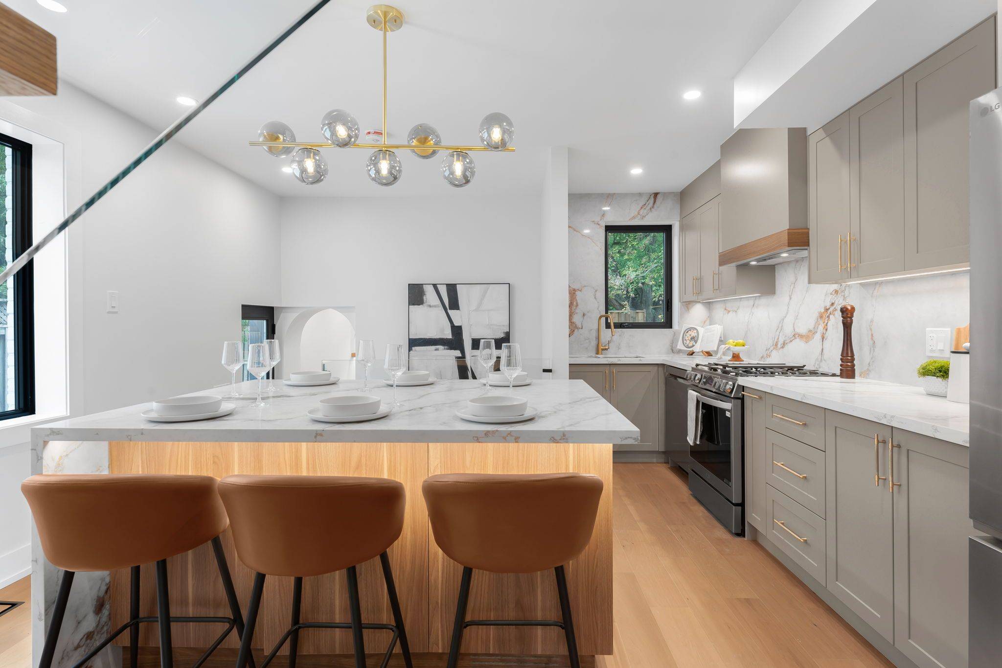 Toronto E03, ON M4C 2E9,853 Sammon AVE