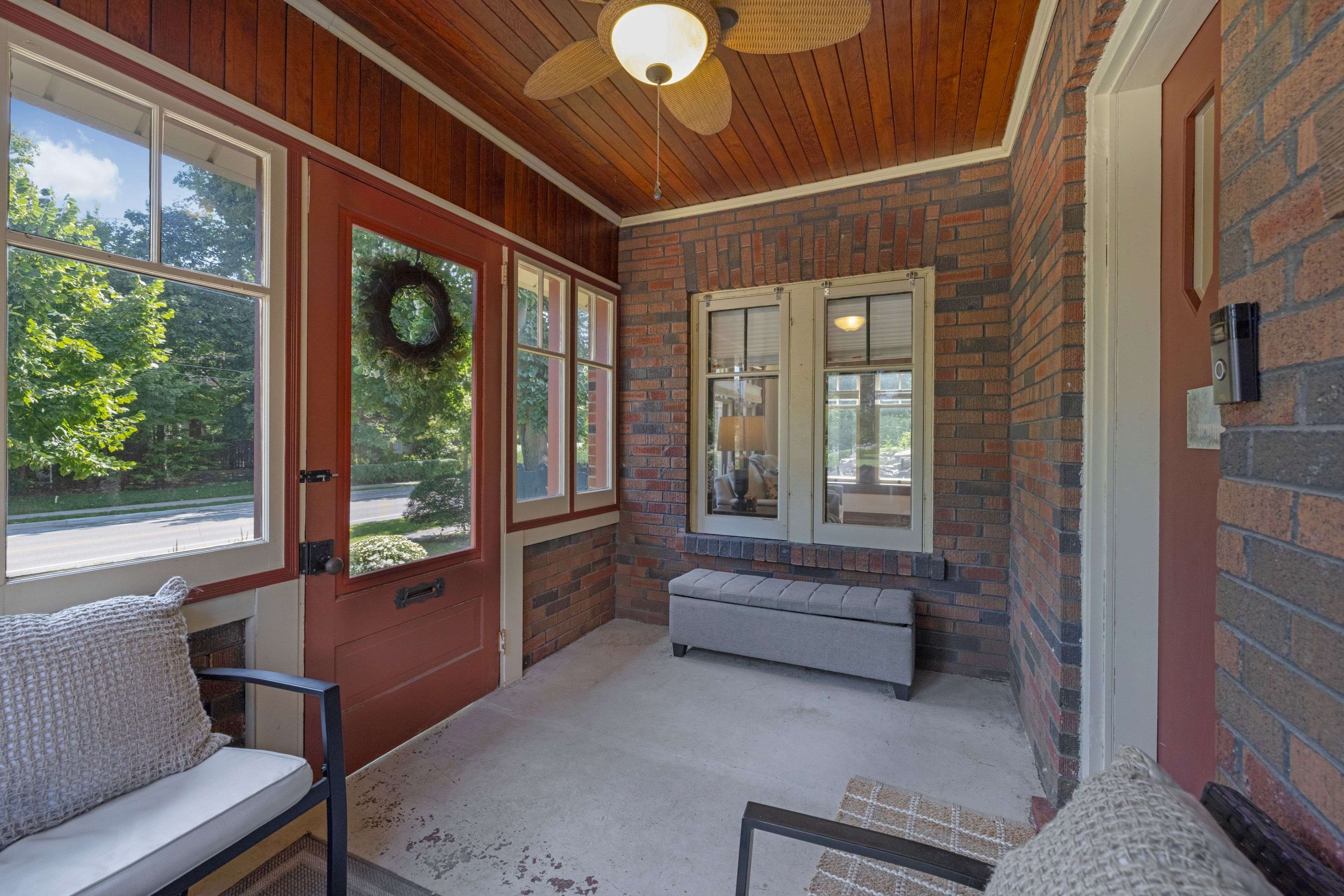 Oshawa, ON L1G 5E3,456 Mary ST N