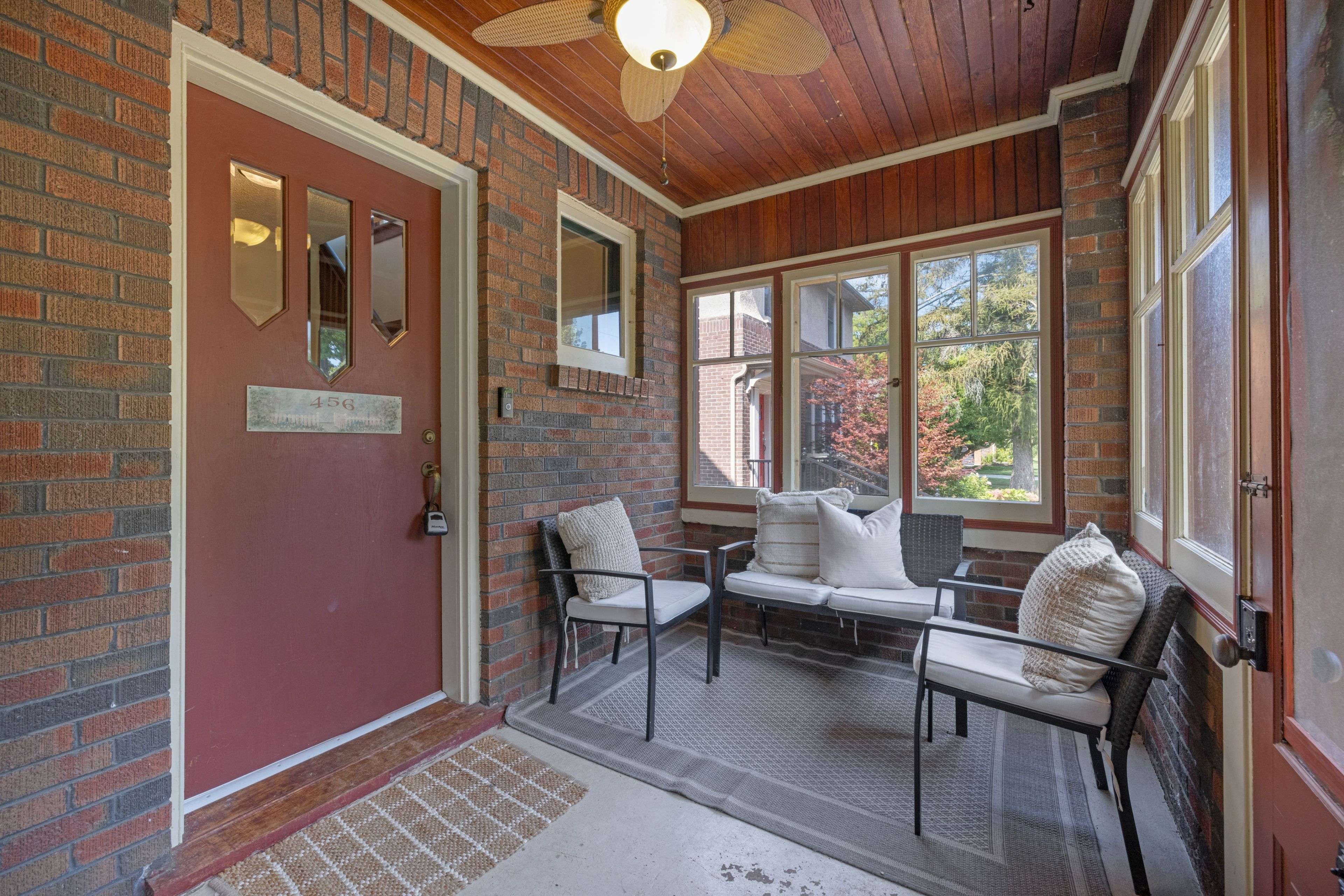 Oshawa, ON L1G 5E3,456 Mary ST N