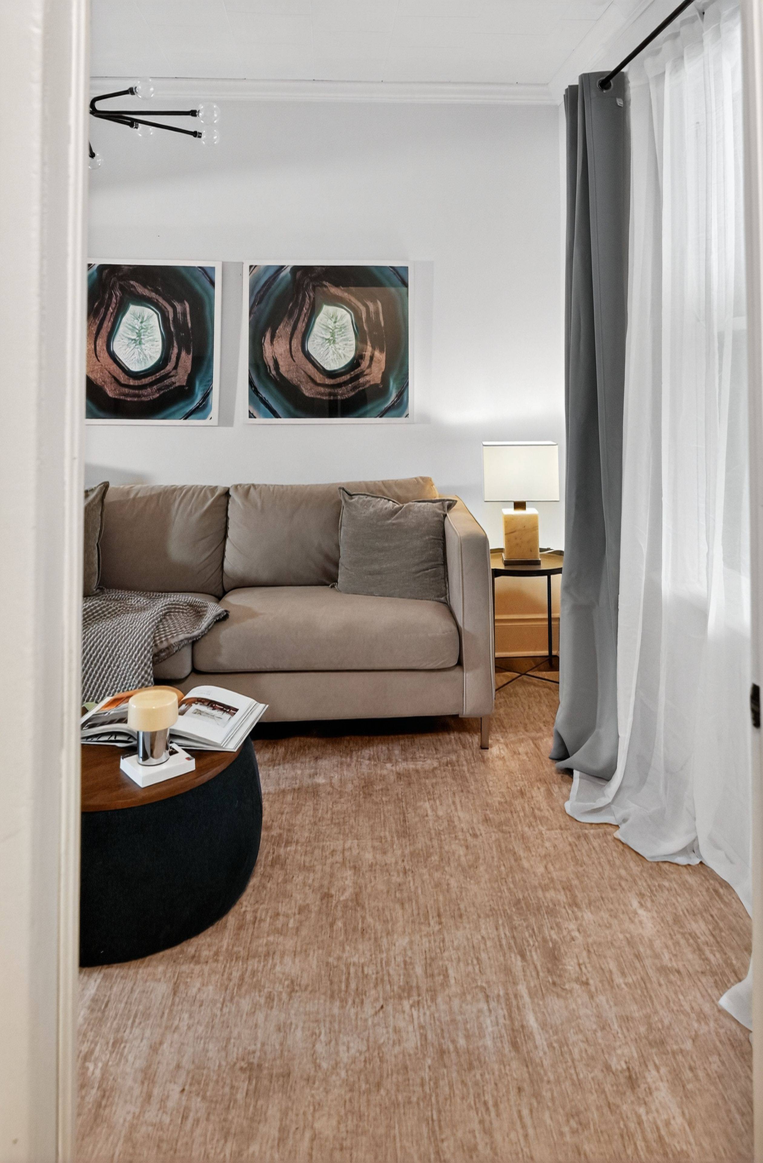 Toronto E02, ON M4E 1R7,796 Kingston RD