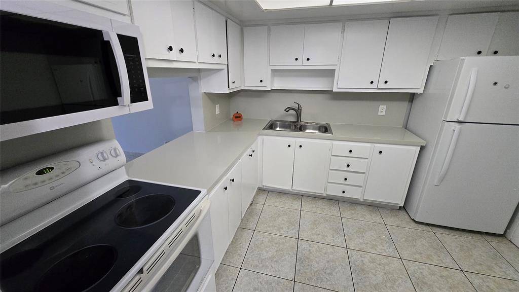 North Miami Beach, FL 33162,16800 NE 15th Ave #209