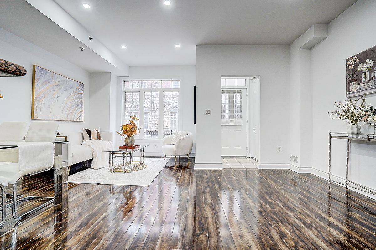 Vaughan, ON L4J 0E3,8 Brighton PL #50