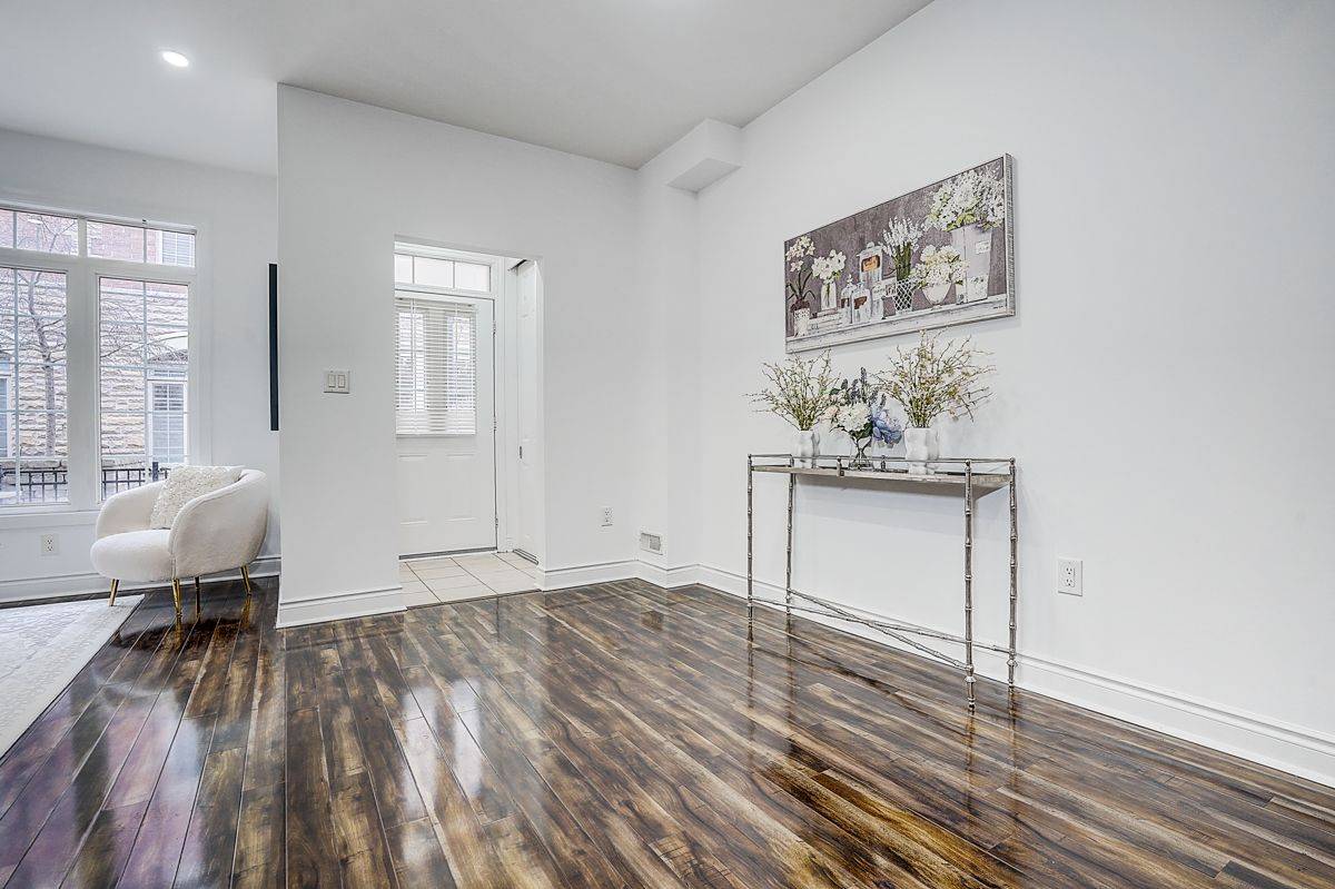 Vaughan, ON L4J 0E3,8 Brighton PL #50