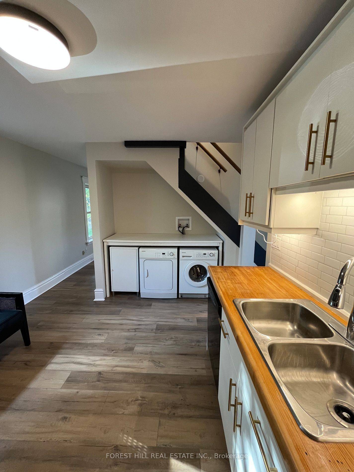 Newmarket, ON L3Y 1H3,324 Andrew ST #Upper