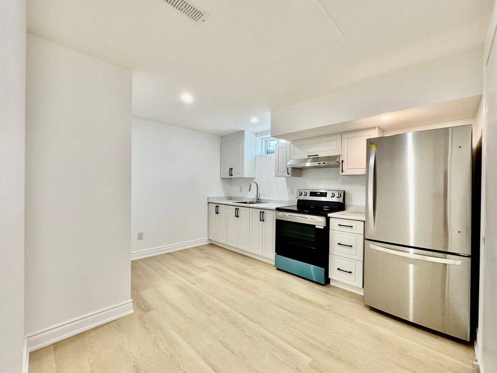 Barrie, ON L4M 7G8,12 Unicorn LN #Basement