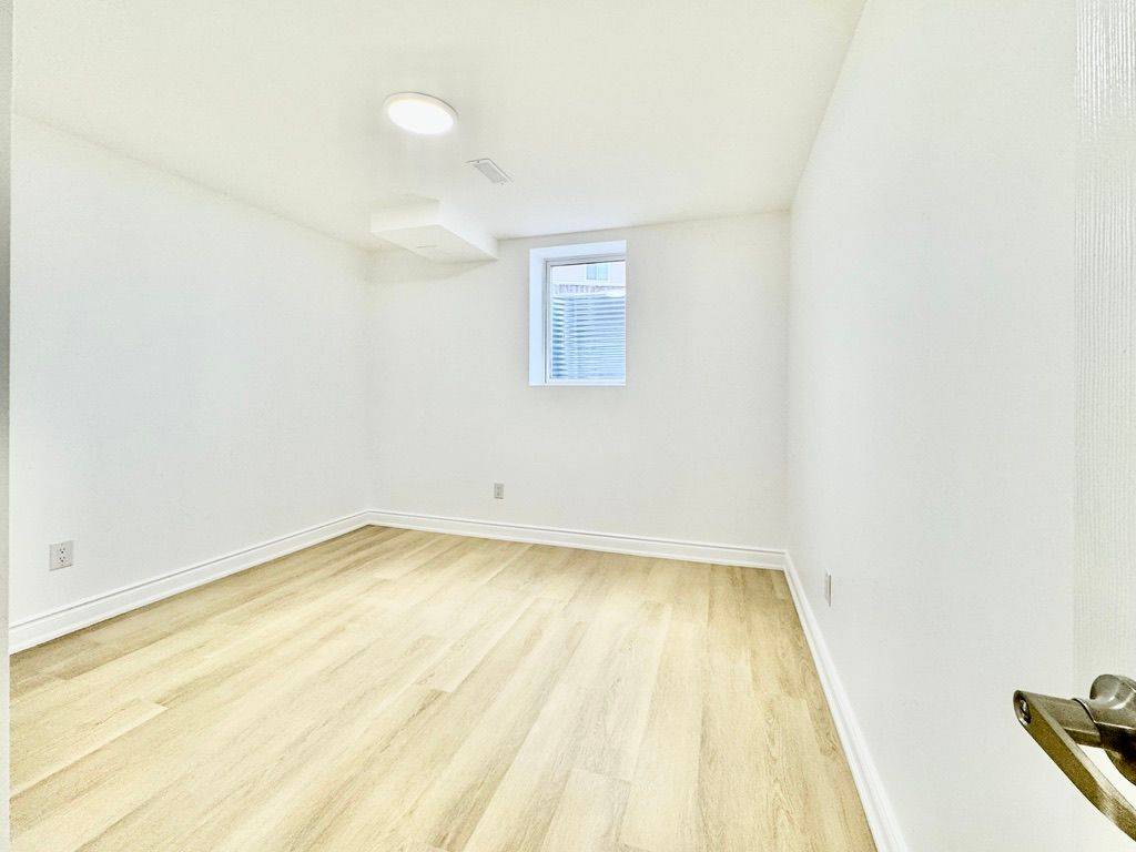 Barrie, ON L4M 7G8,12 Unicorn LN #Basement