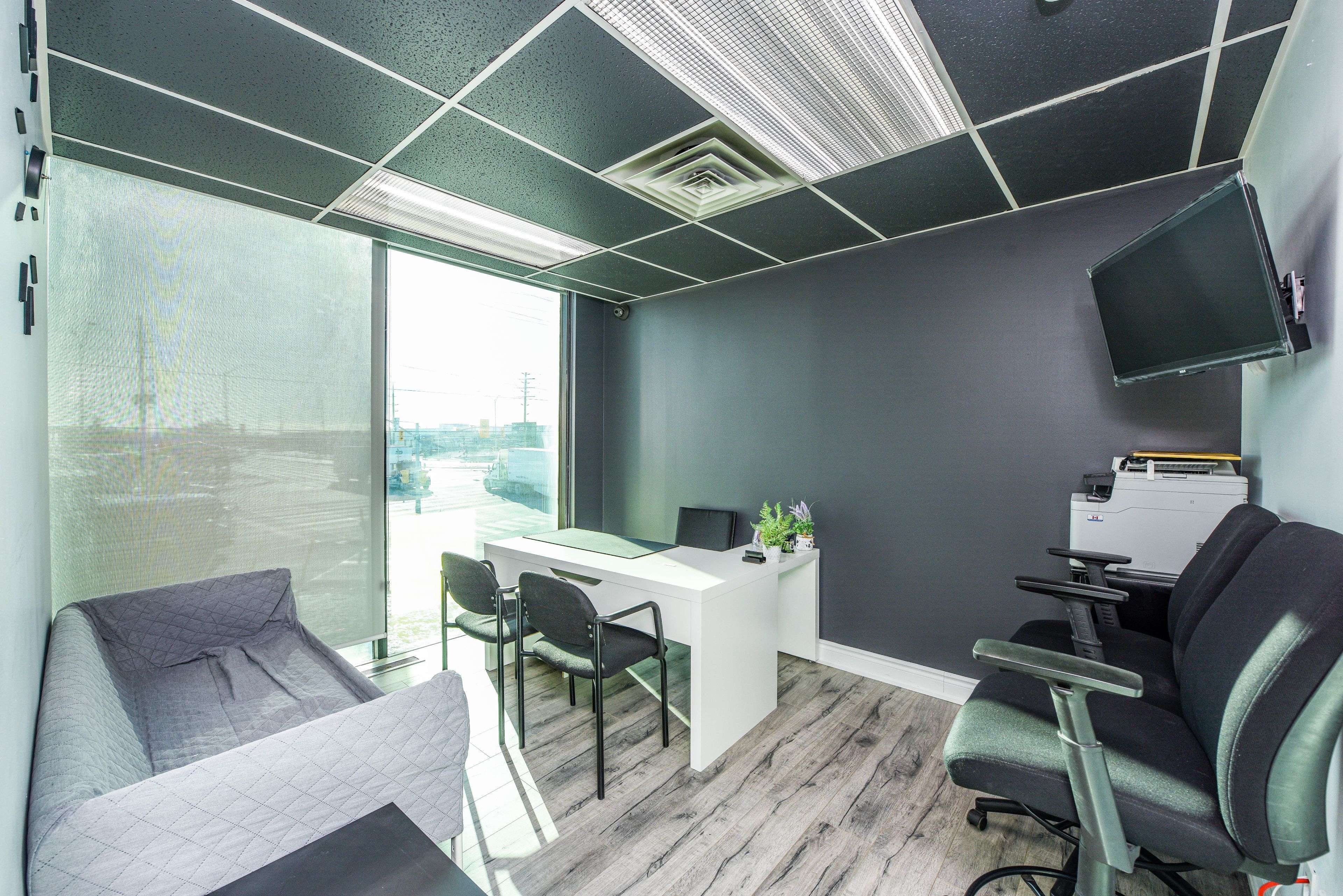 Brampton, ON L6T 1A2,1300 Steeles AVE E #203