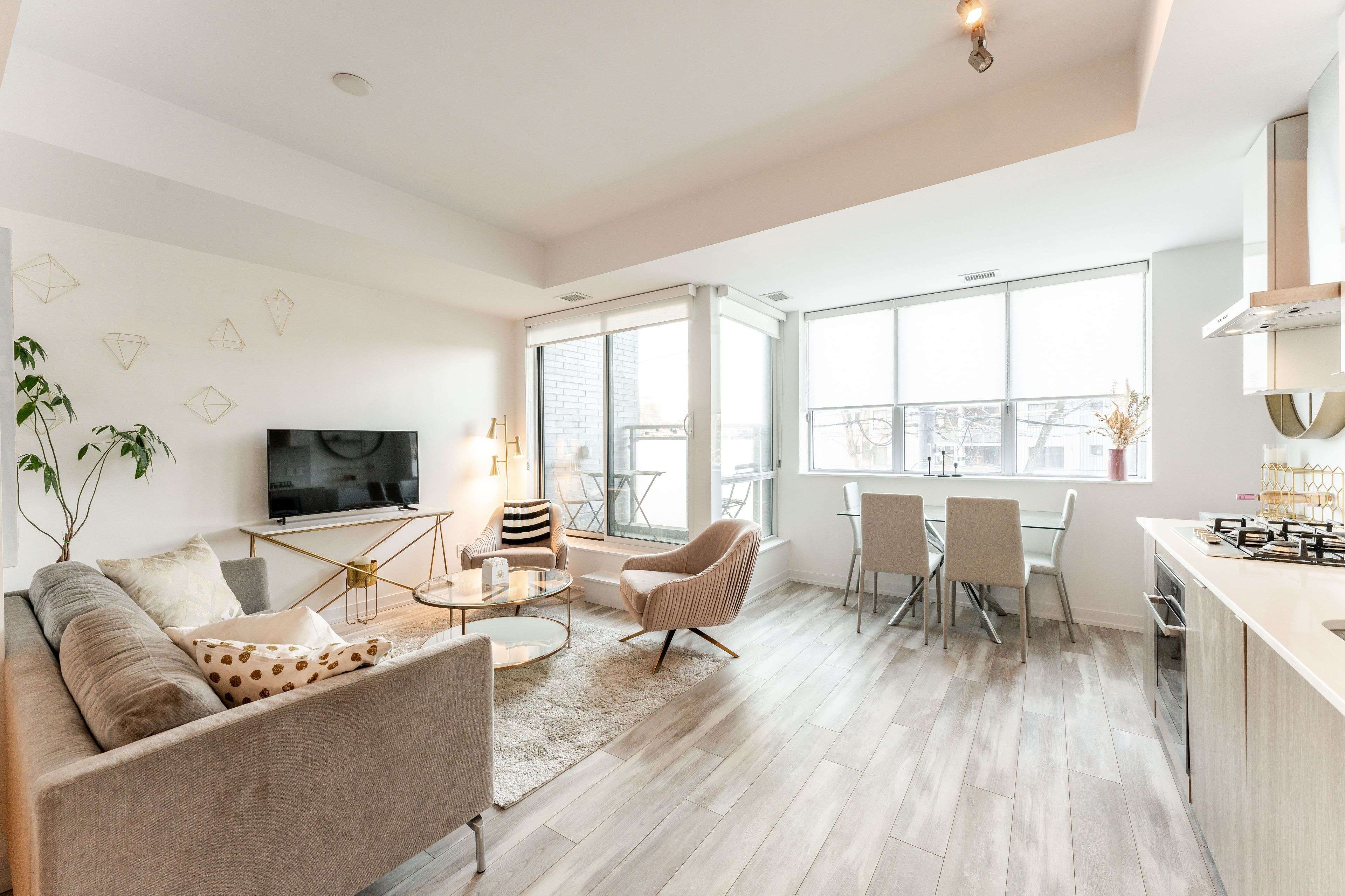 Toronto W01, ON M6R 0A7,38 Howard Park AVE #219