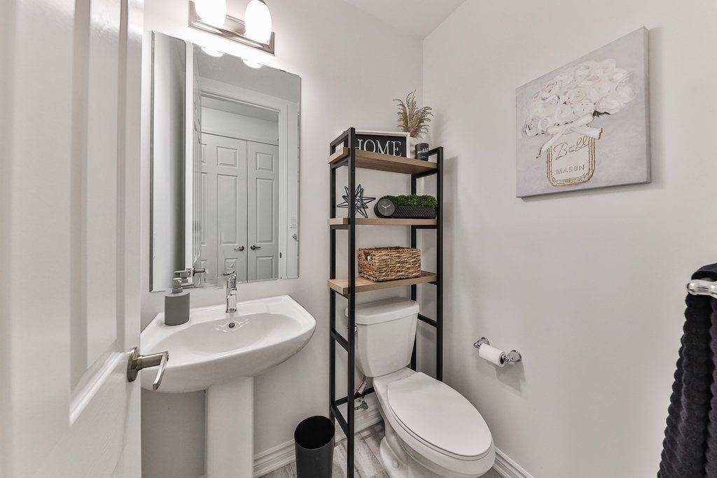 Milton, ON L9E 2A4,1841 Thames CIR