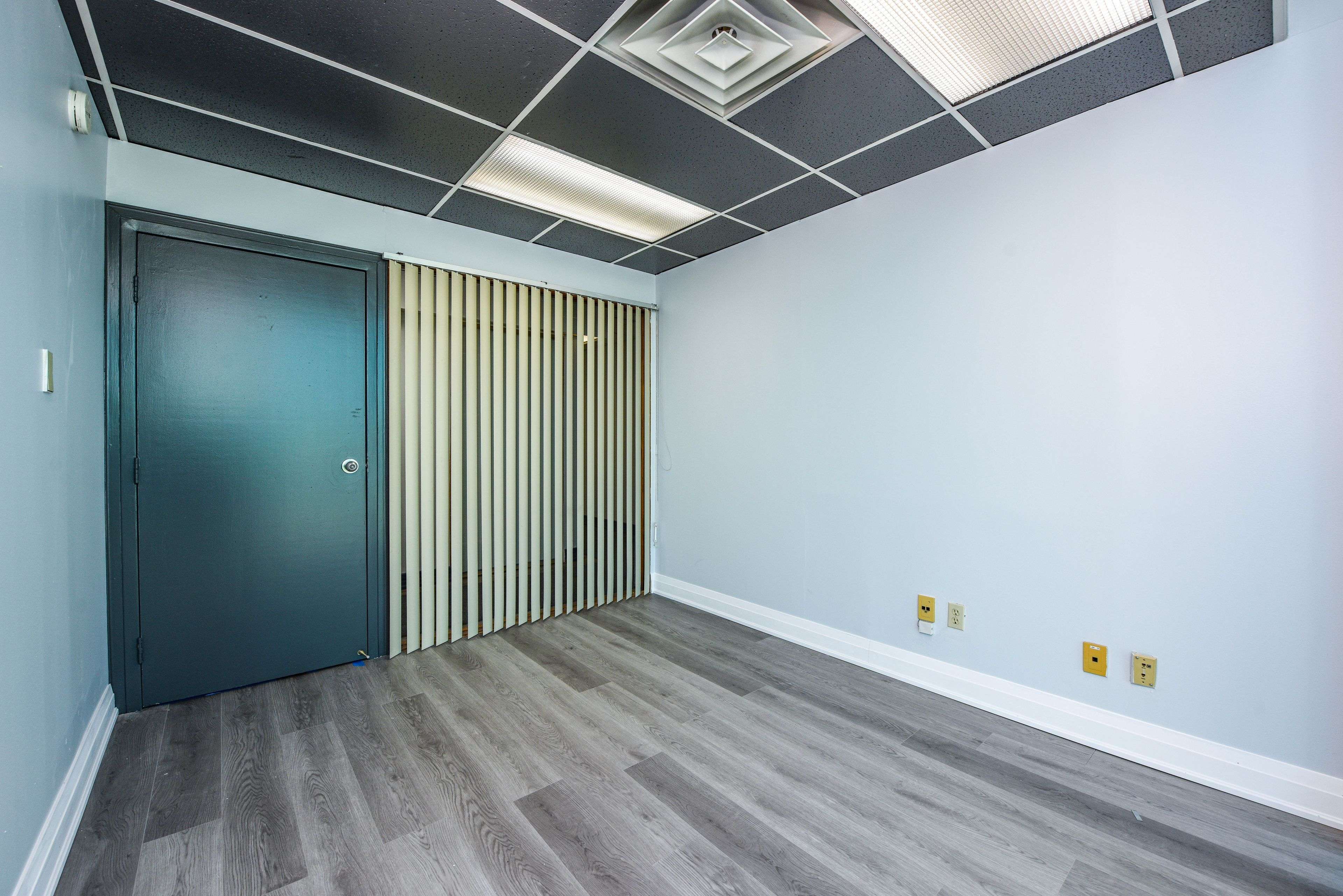 Brampton, ON L6T 1A2,1300 Steeles AVE E #224